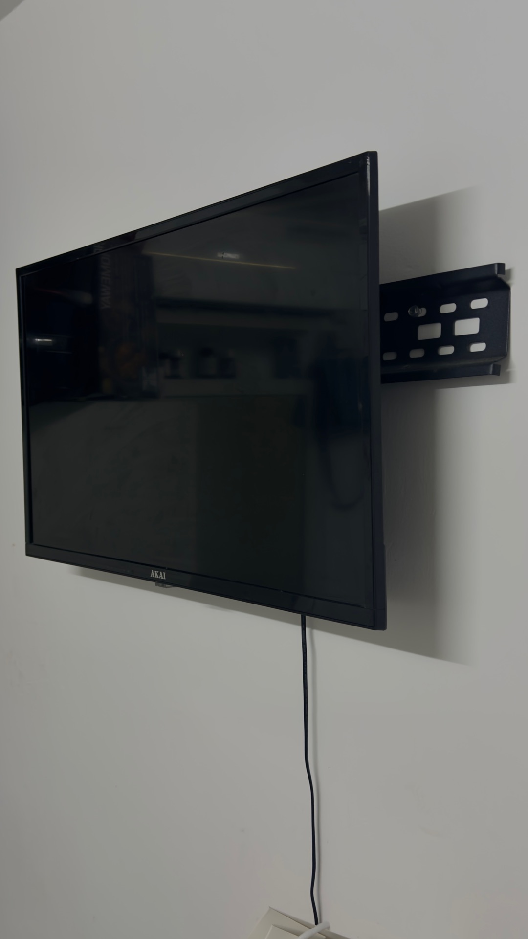 Akai 32”  TV for Sale - Image 2
