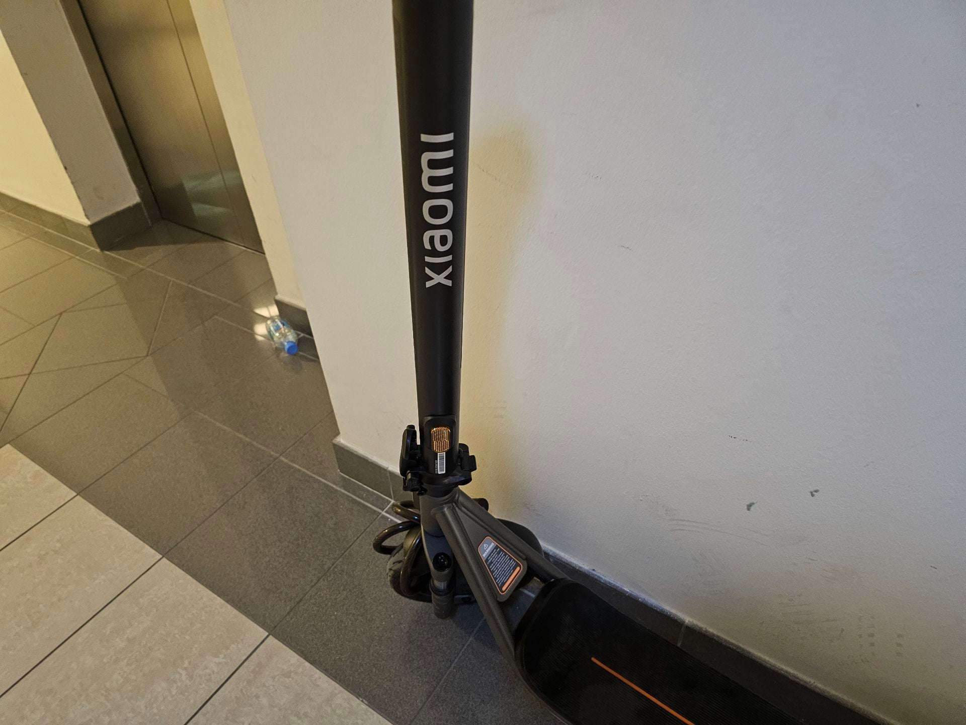 Xiaomi Electric Scooter 6 lite - used for only 2 days - Image 3