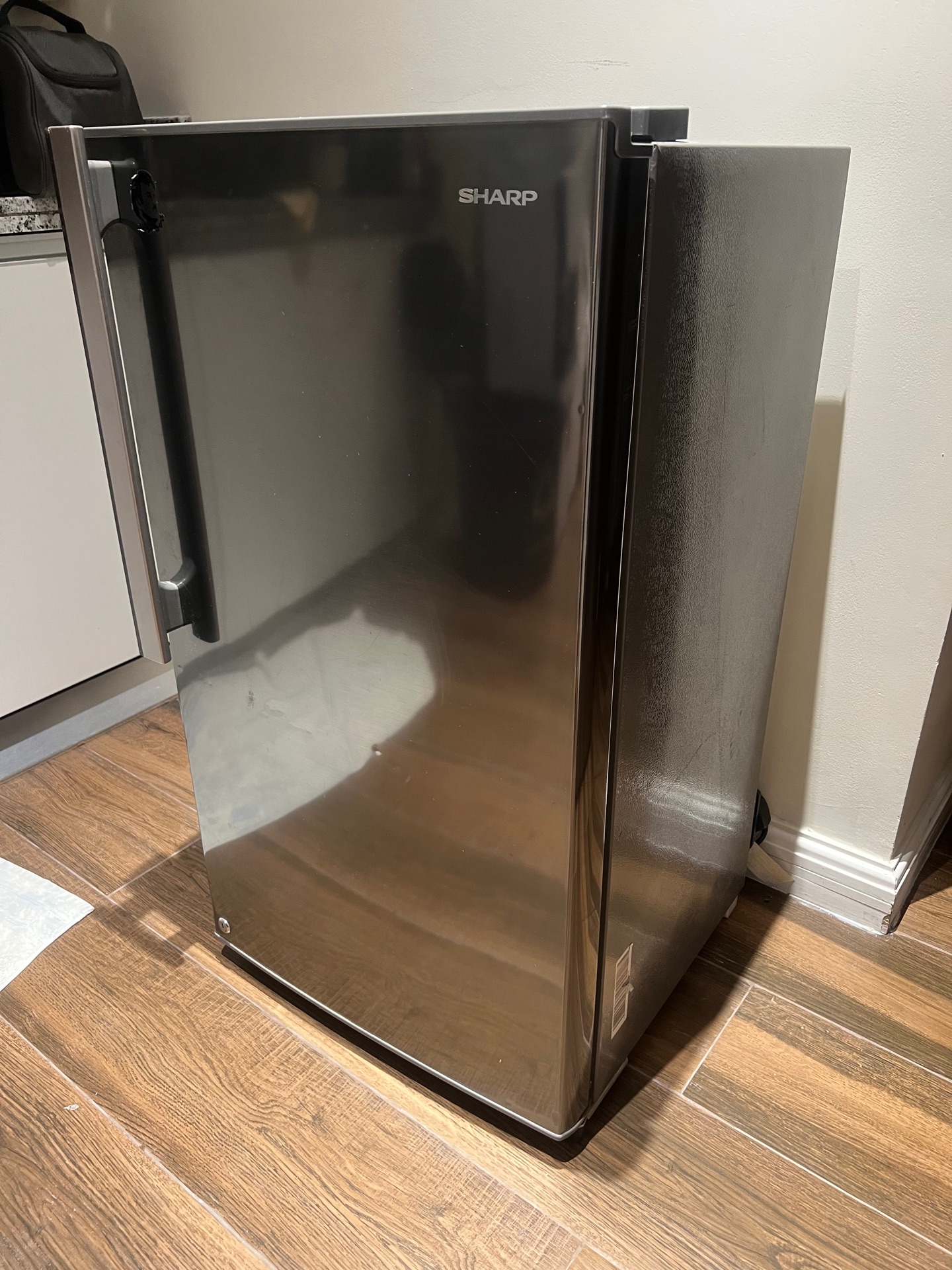 Sharp Refrigerator and freezer - Image 6