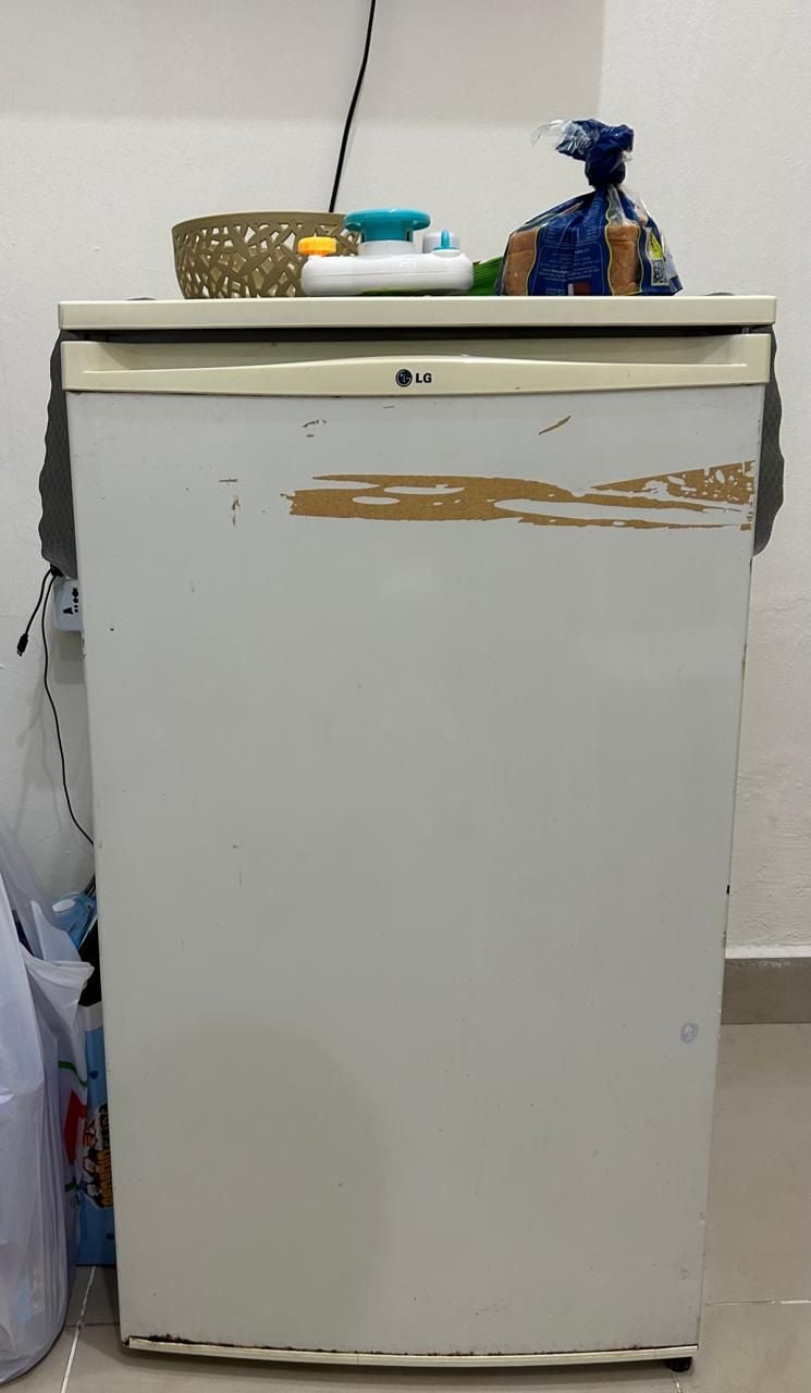 LG small fridge for sale 85cm height good working condition .leaving country  - Image 3