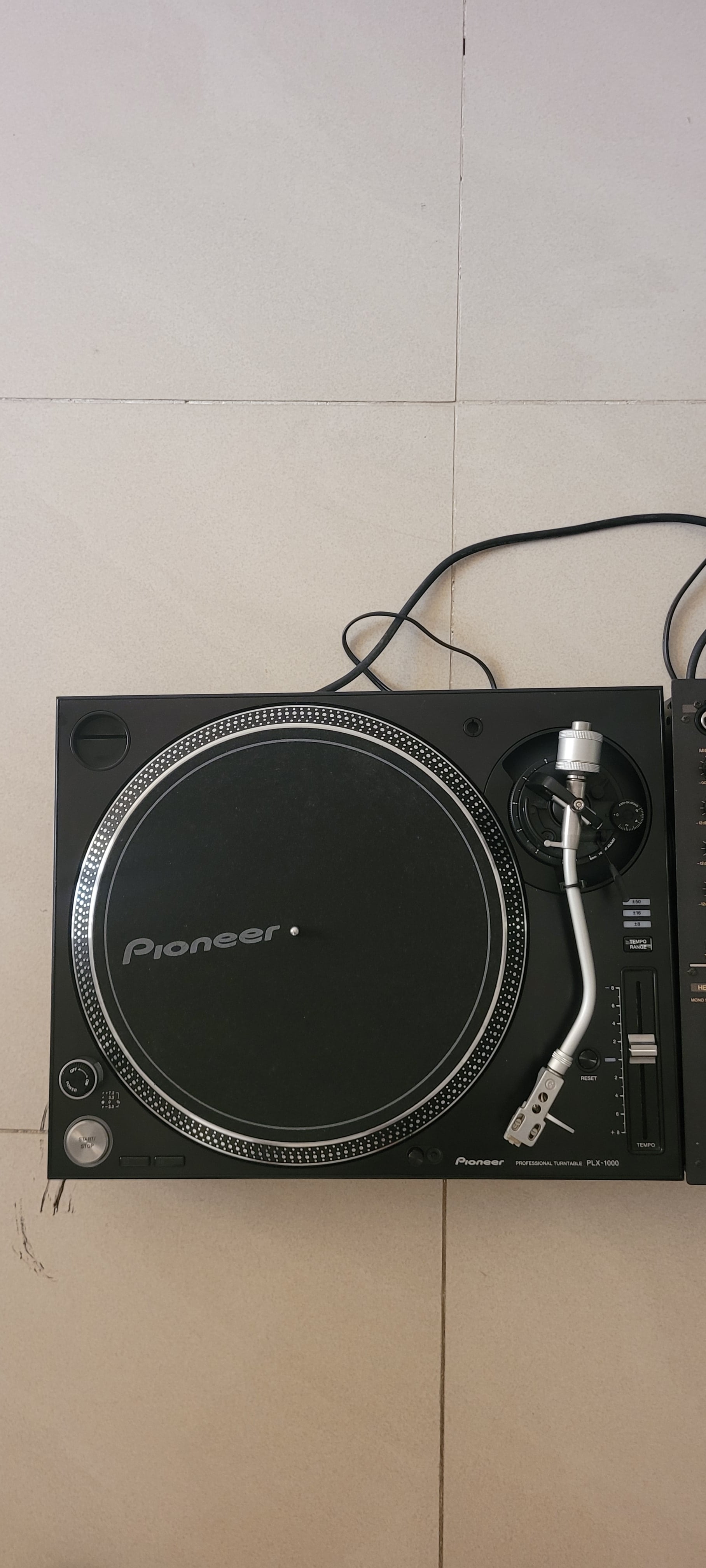 2 x Pioneer Professional Turntables ..1 X DJM600 Pioneer Mixer  - Image 3