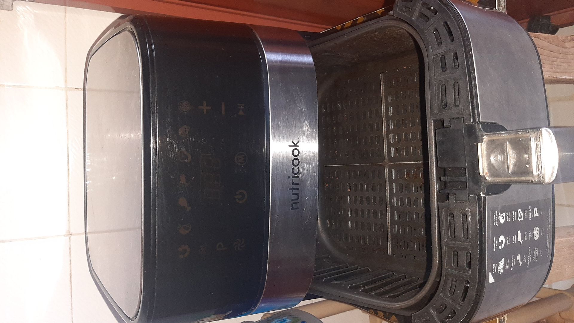 Airfryer in very good condition 👌 used only 8 months - Image 1