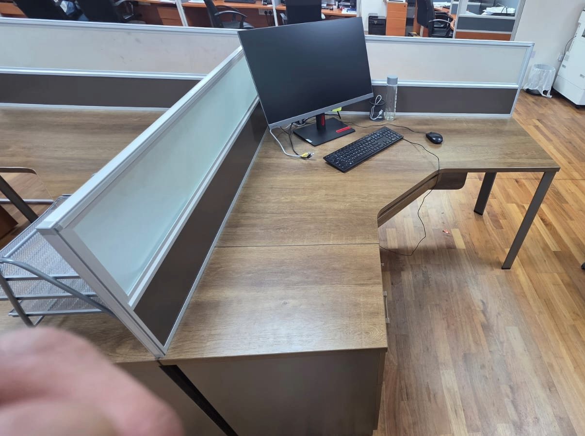 2-Person Office Workstation (06 set) – Brown – Excellent Condition - Image 2
