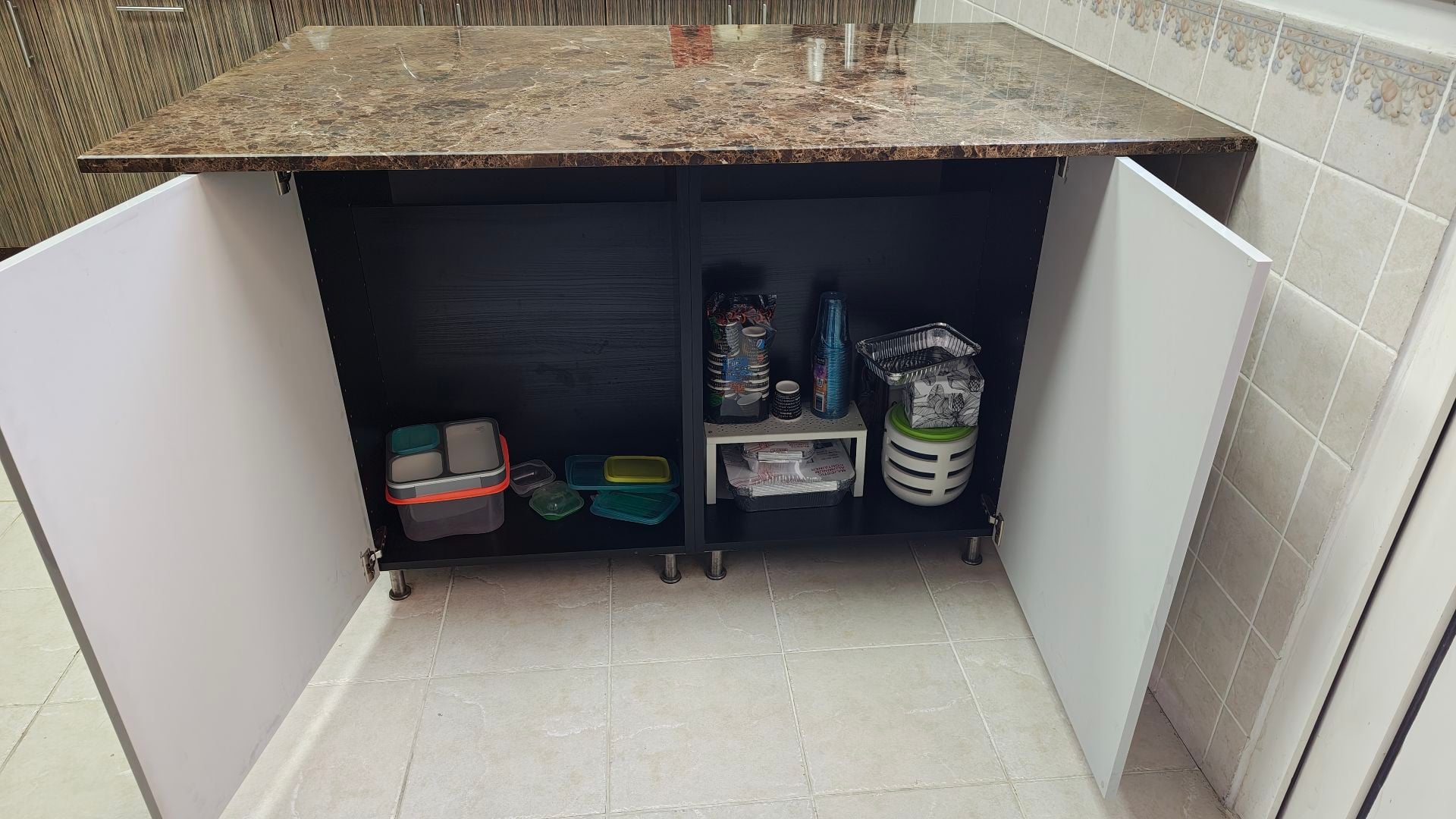 Marble top Kitchen breakfast bar with 4 chairs - Image 4