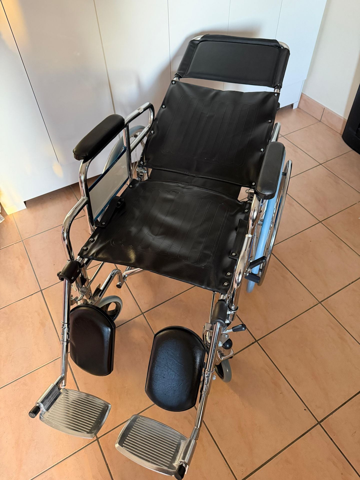Wheel chair - Image 2