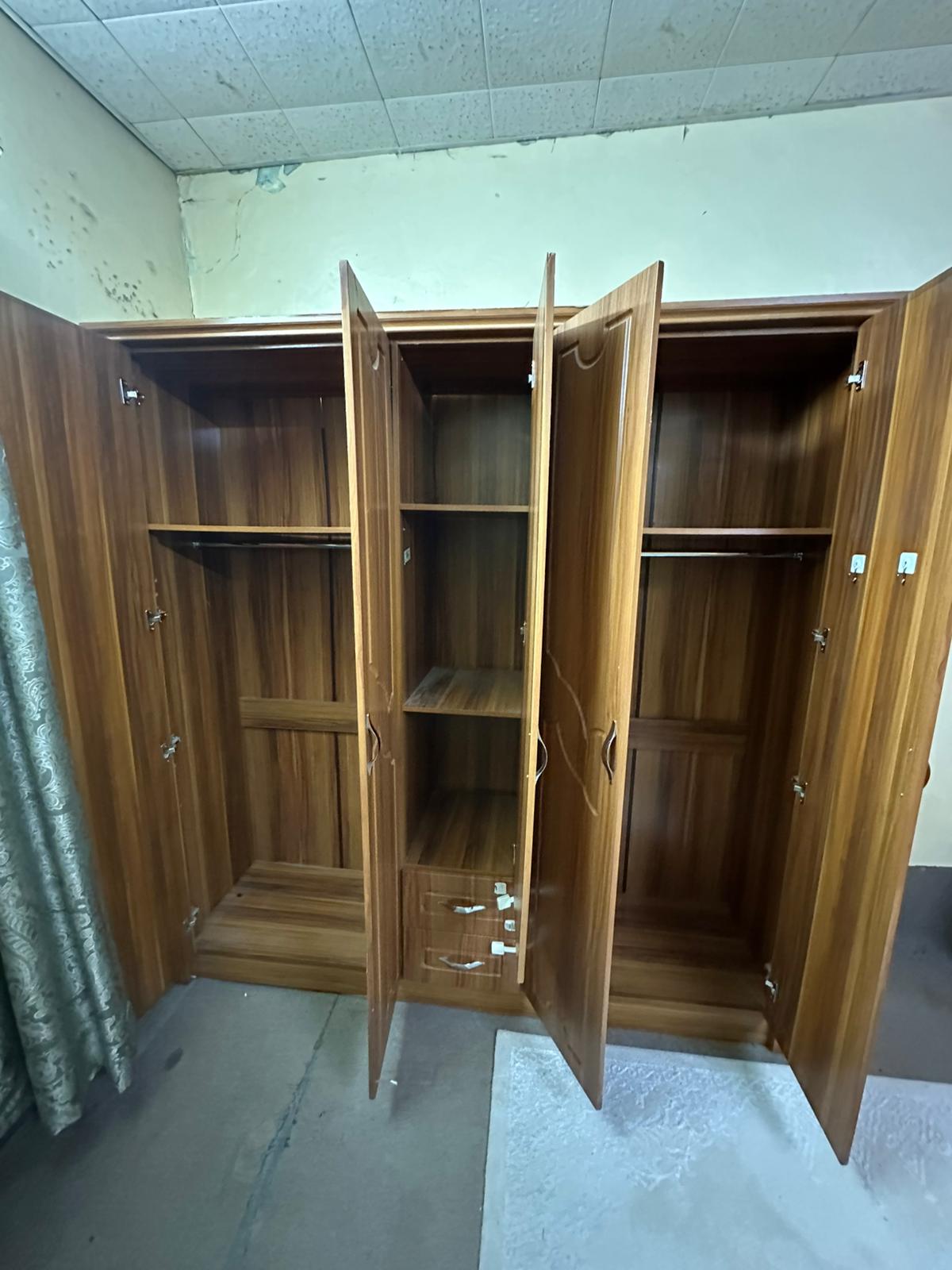 5-Door cupboard for sale  - Image 2