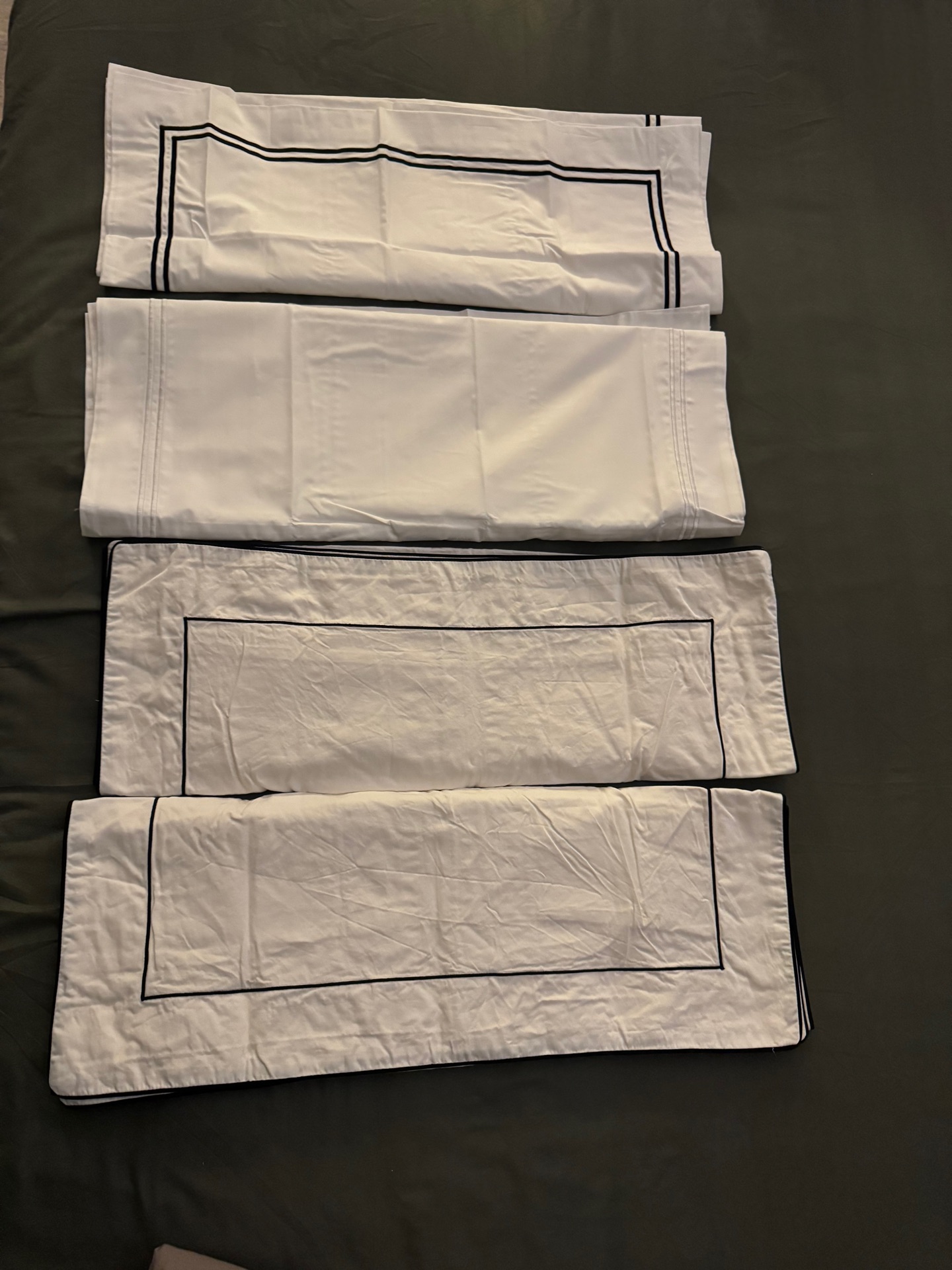 Bed sheet and pillow cases - Image 8