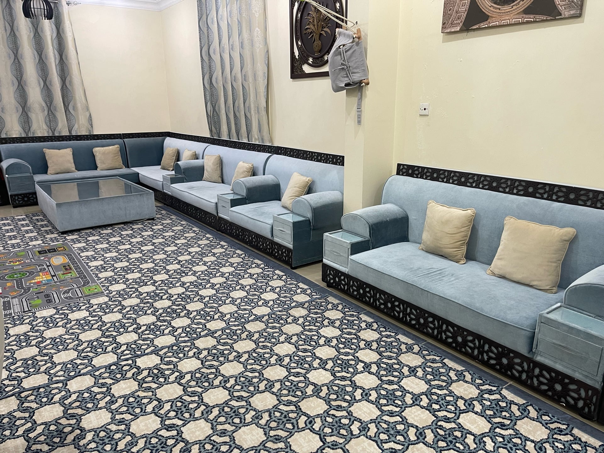 18 seater Majlis sofa with table - Image 1