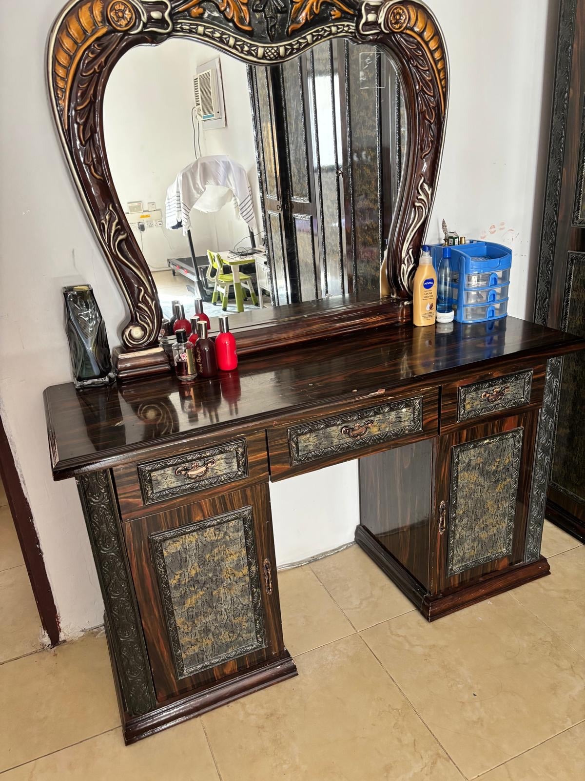 6 door cupboard and dressing table for sale - Image 2