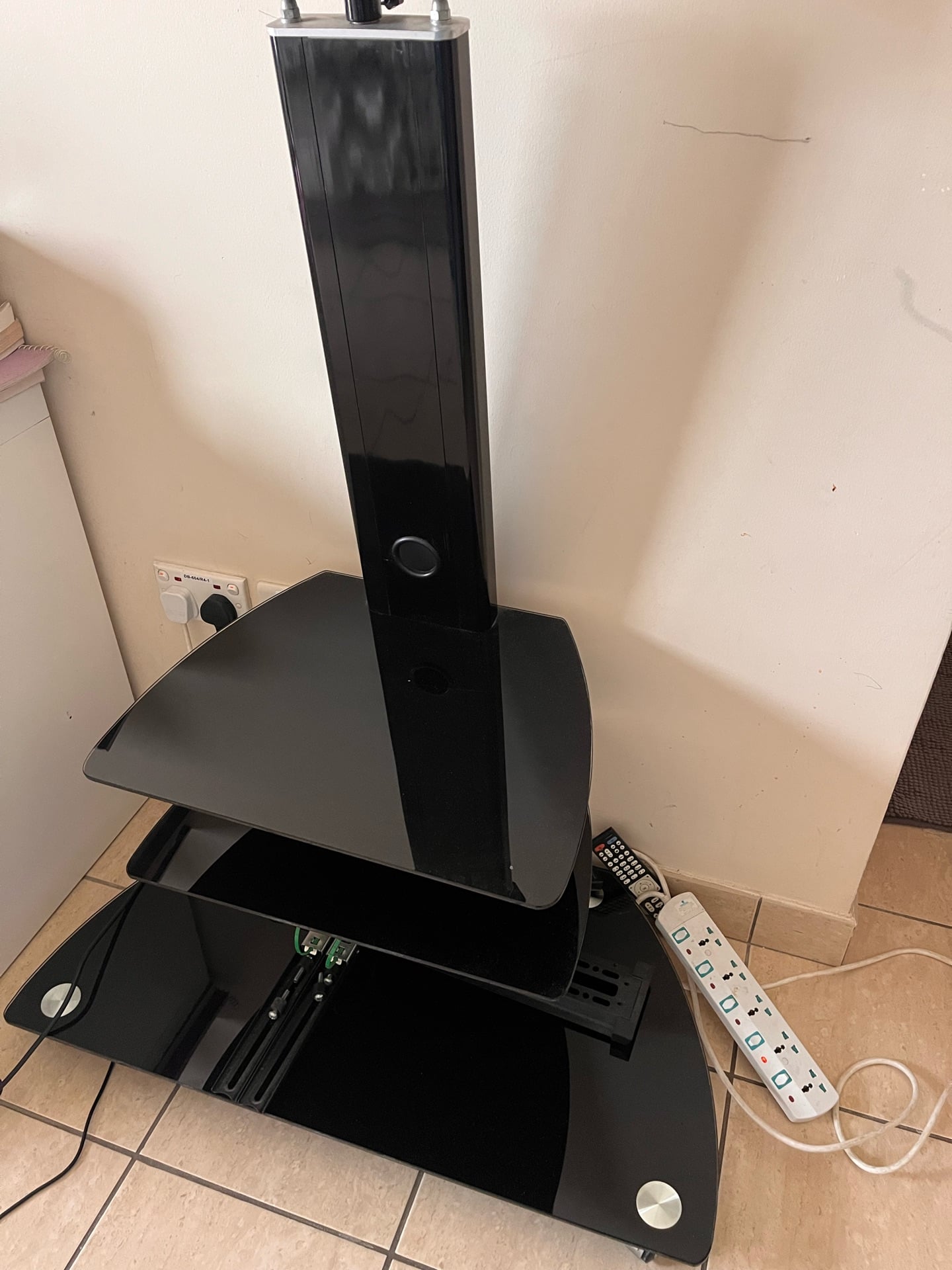 TV STAND IN PERFECT QUALITY - Image 1