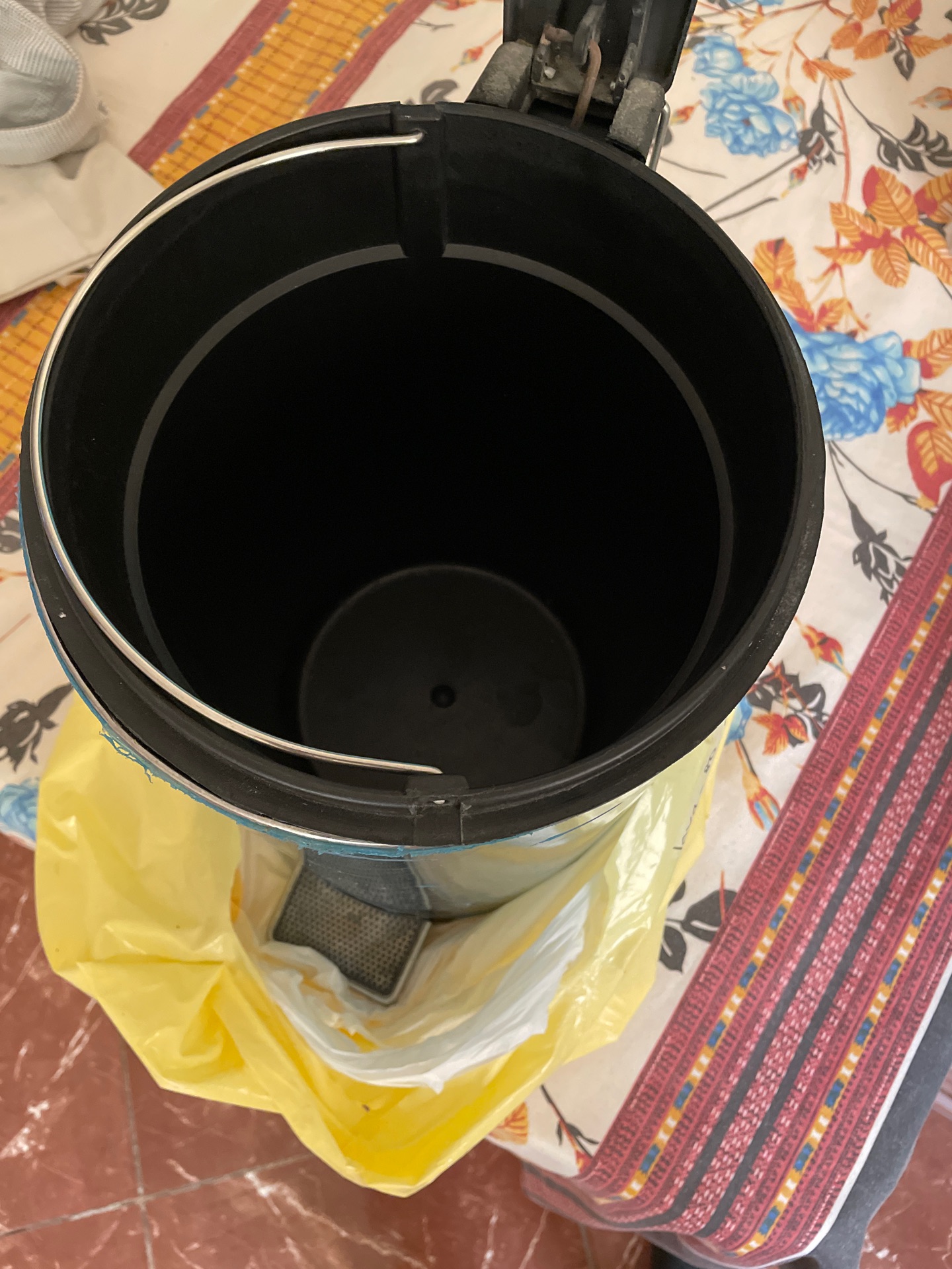 Garbage Bin - Image 4