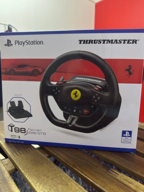 Thrustmaster steering wheel - Image 1