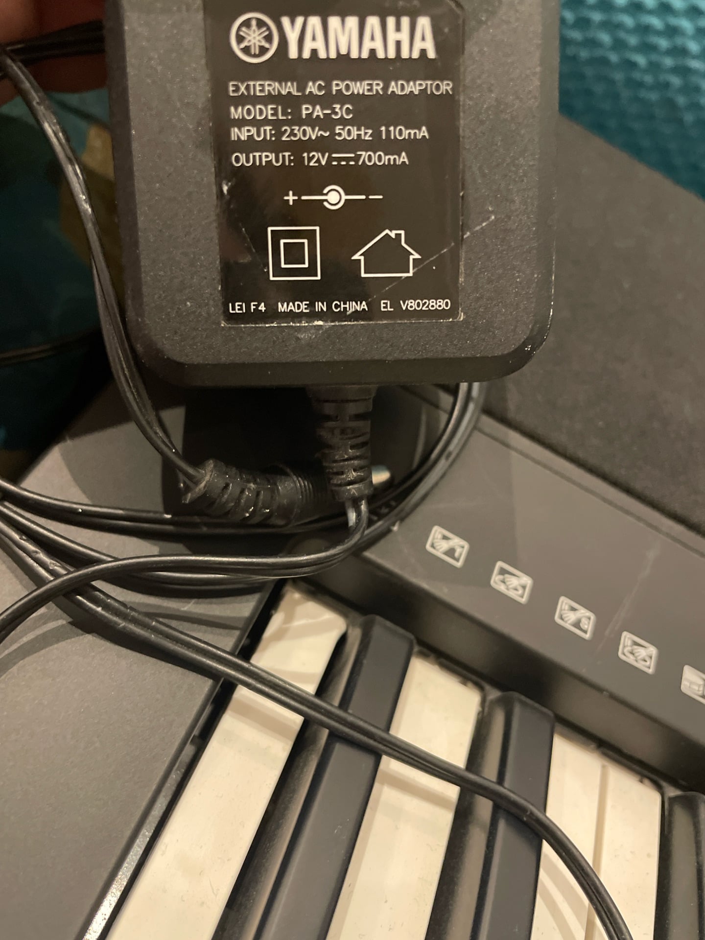 Yamaha Keyboard - Image 4