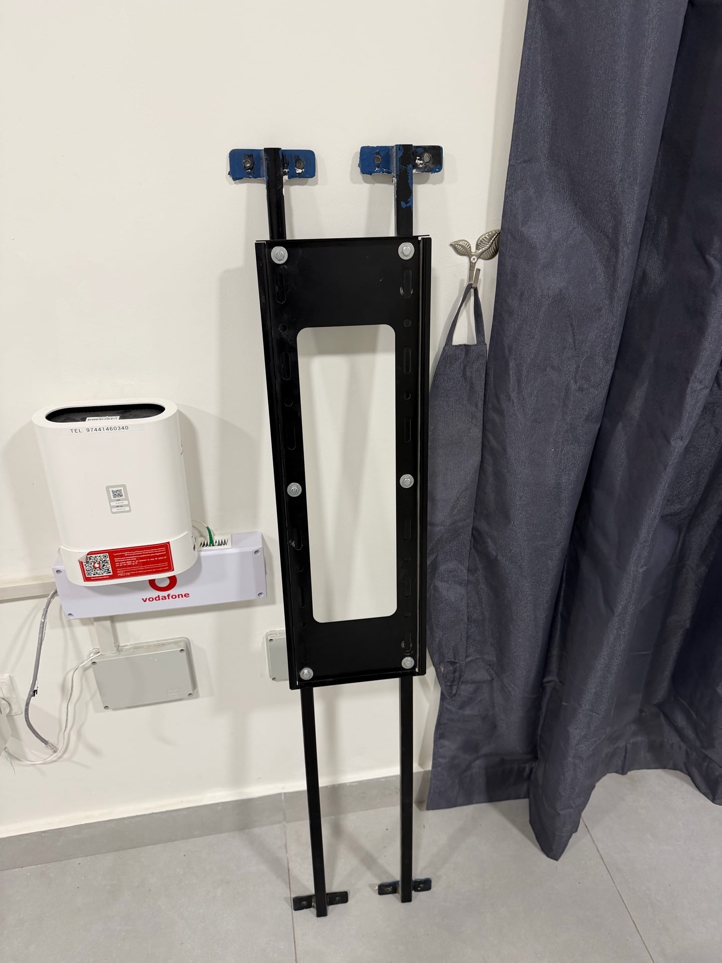 TV Mount for window - Image 4