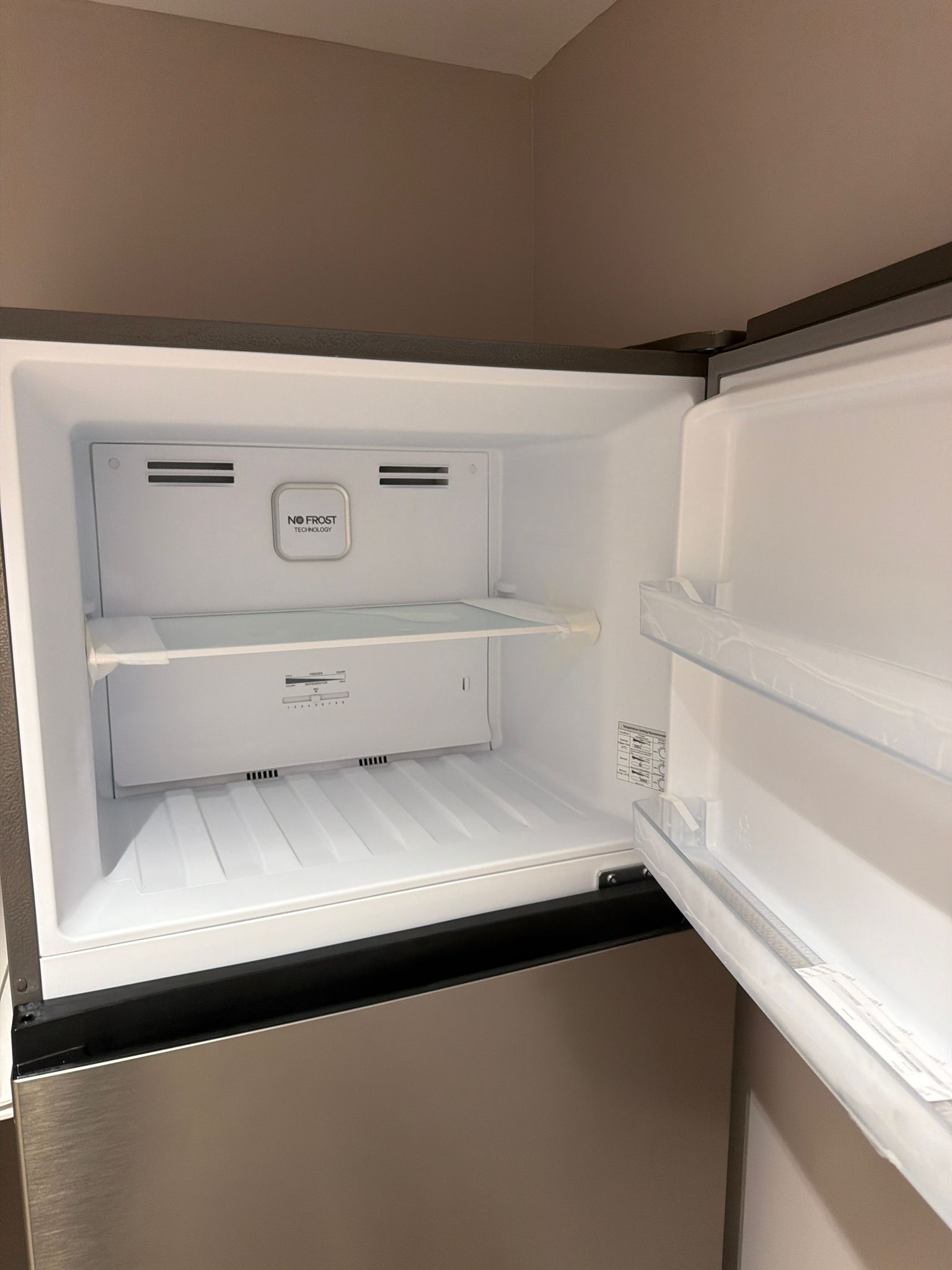 Rare Used Refrigerator available for selling. - Image 4