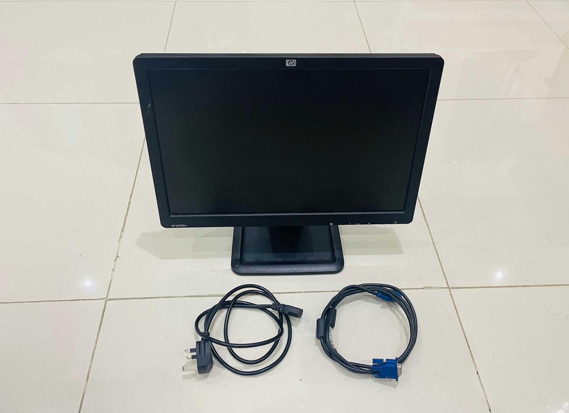 HP LCD MONITOR 19” inch - Image 1