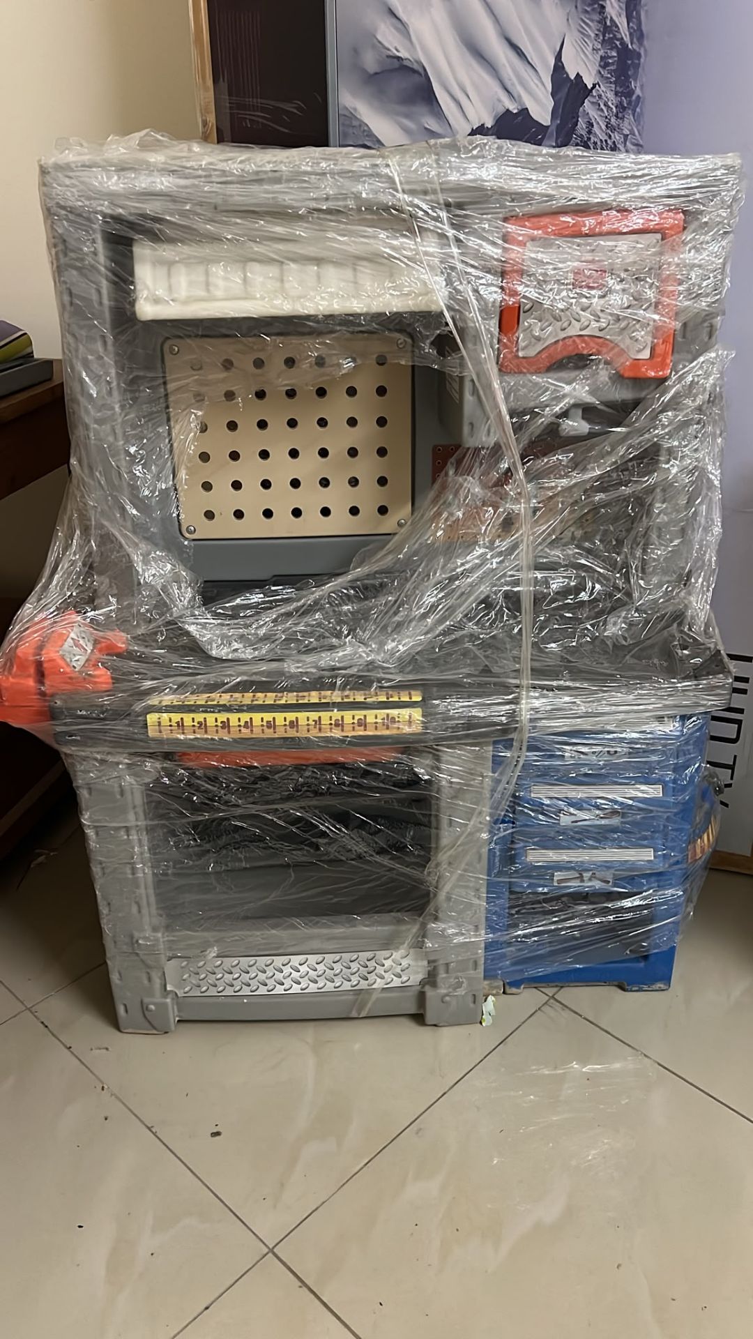 Kids' tool workbench playset - Image 1
