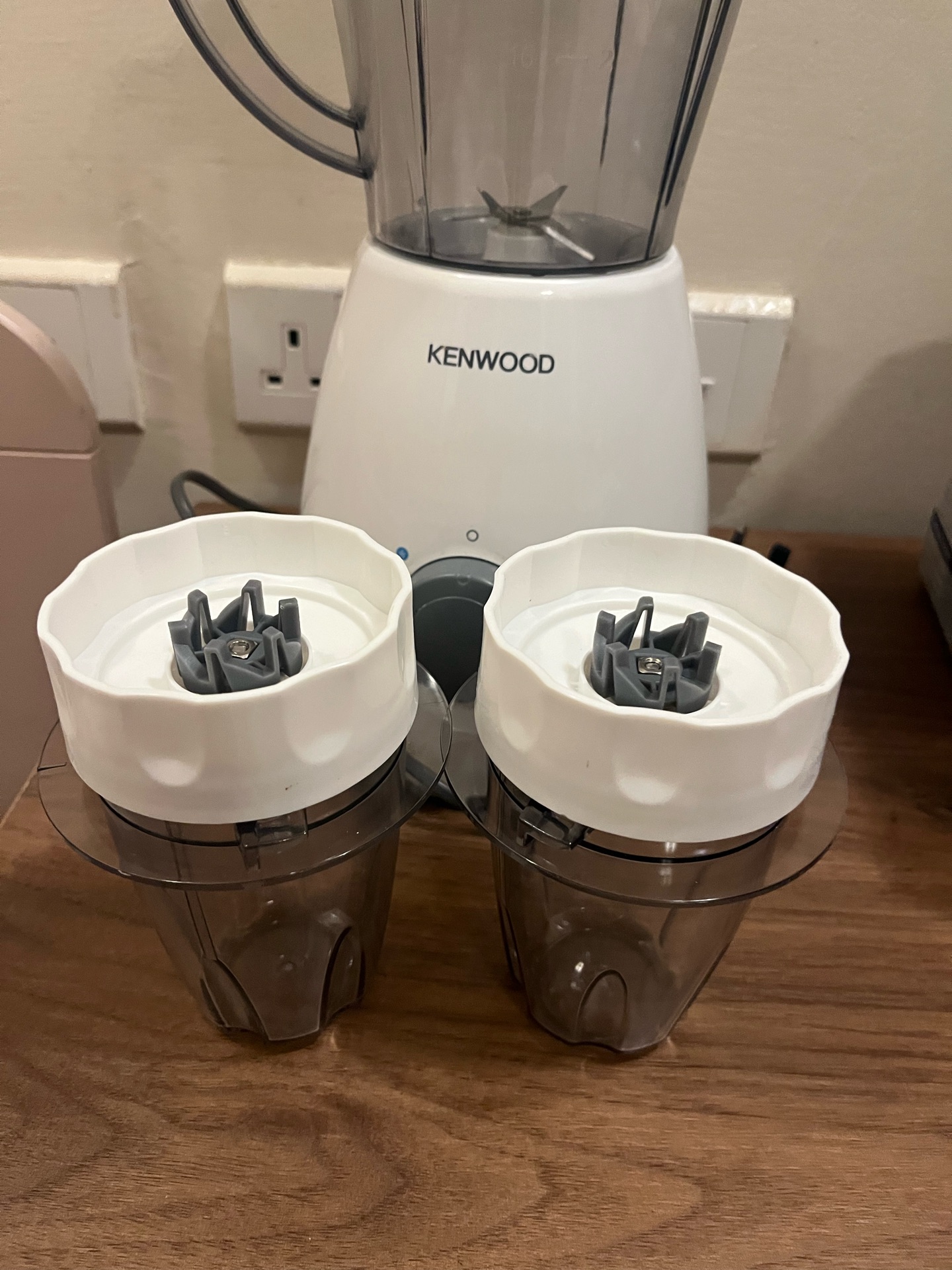 Kenwood 2 blenders and 2 grinders  - Image 7