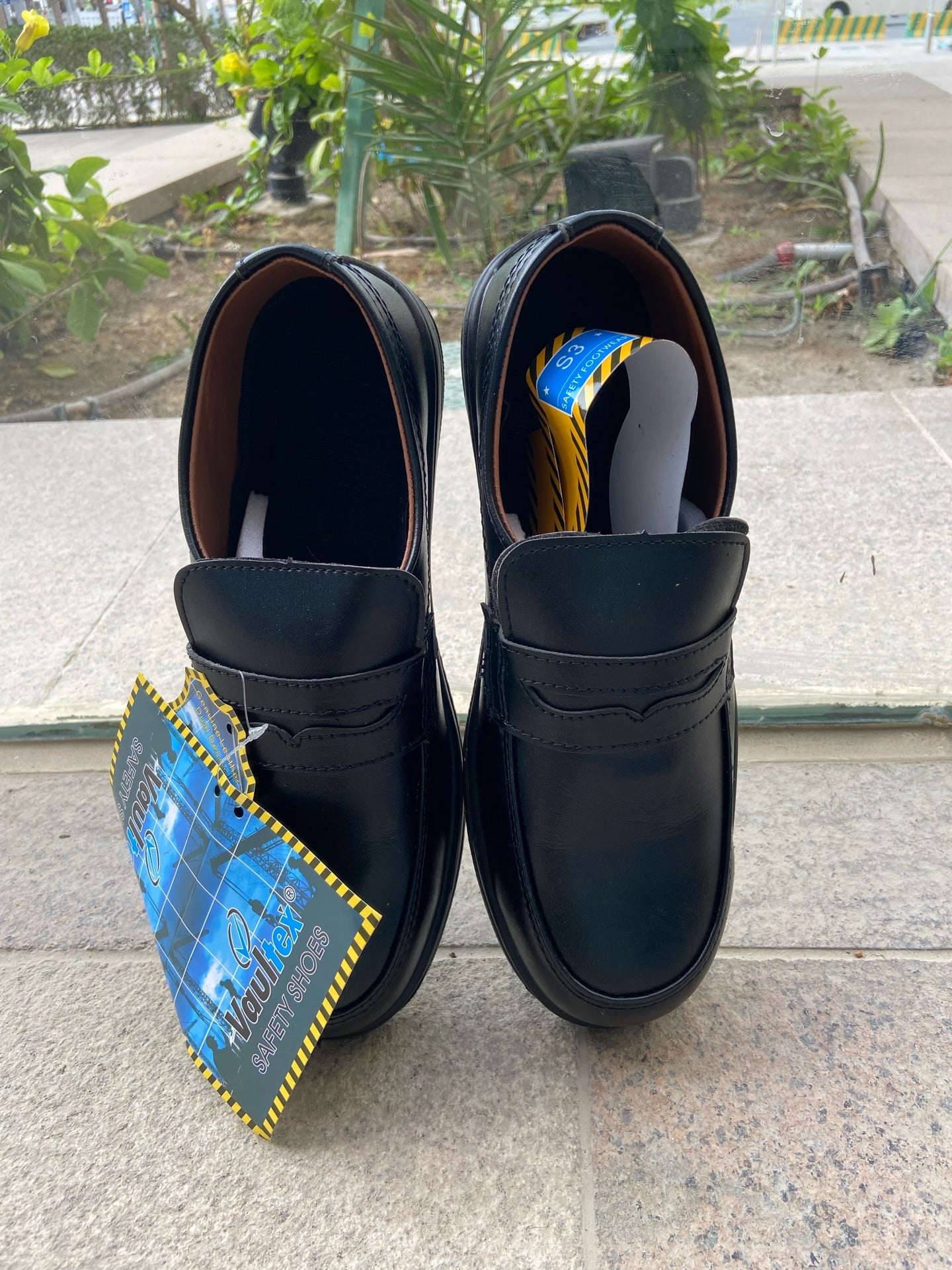 Safety shoes - Image 1