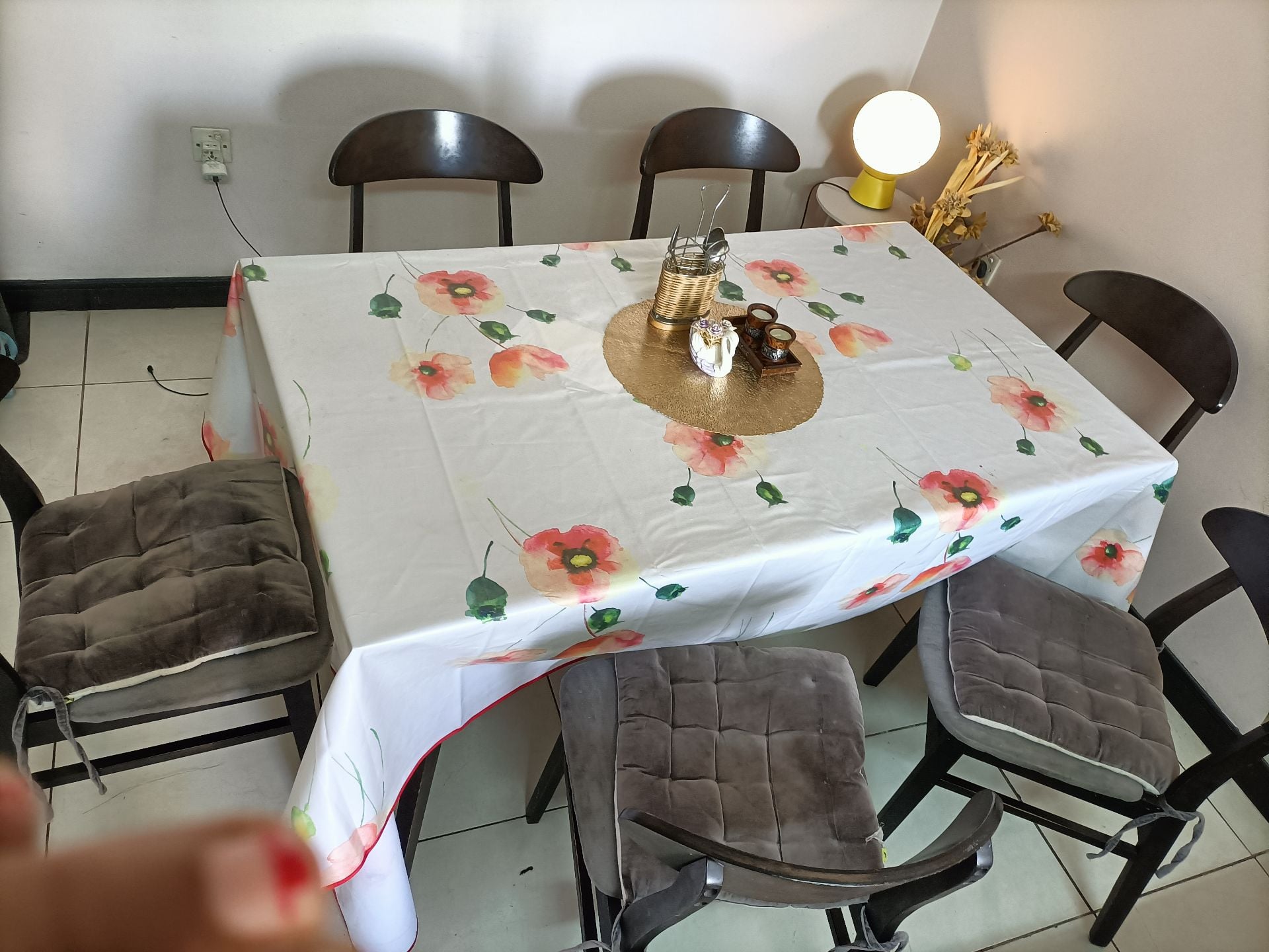 Home centre 6 seater dining table - Image 4