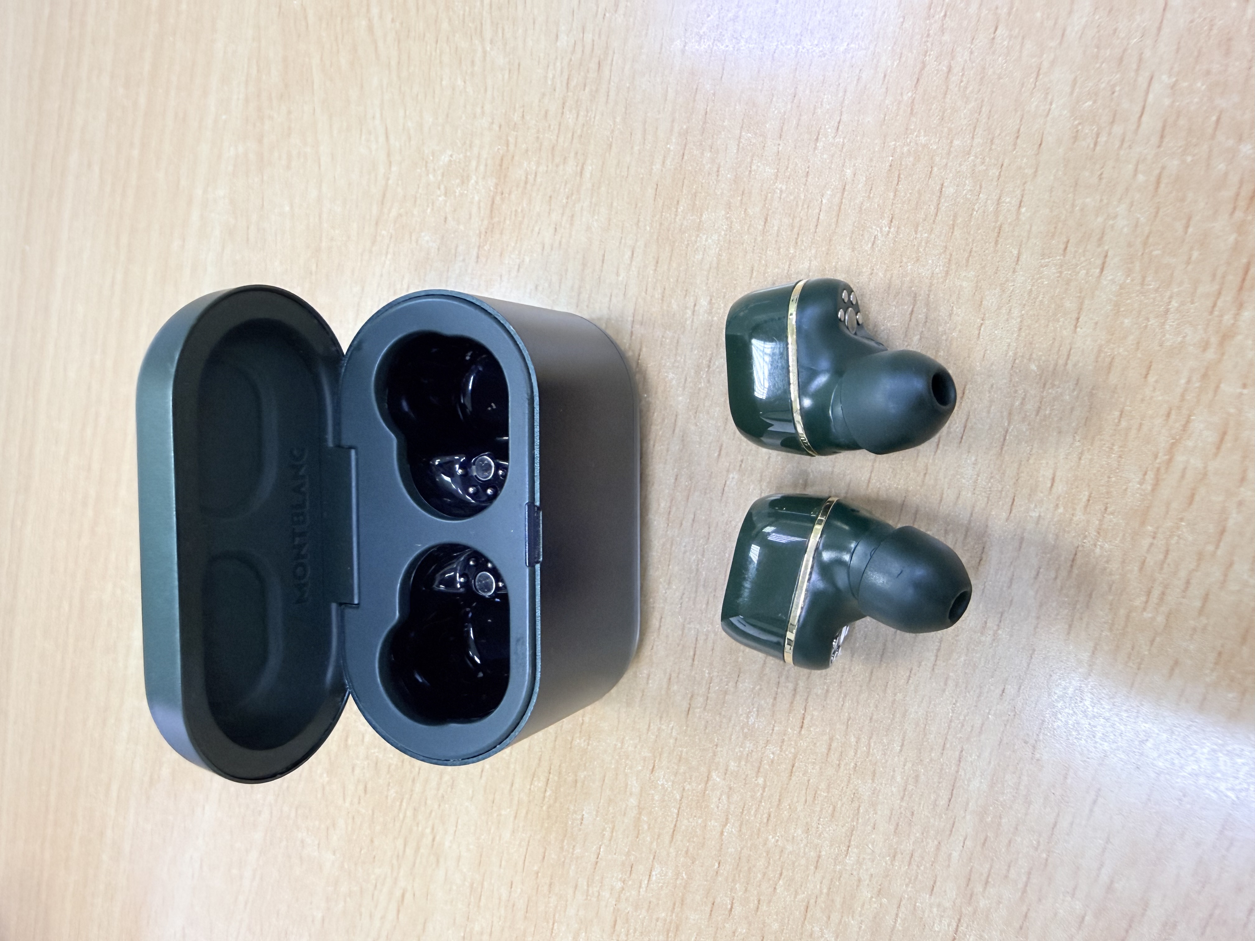 Montblanc MTB 03 In-Ear Headphones - Image 3