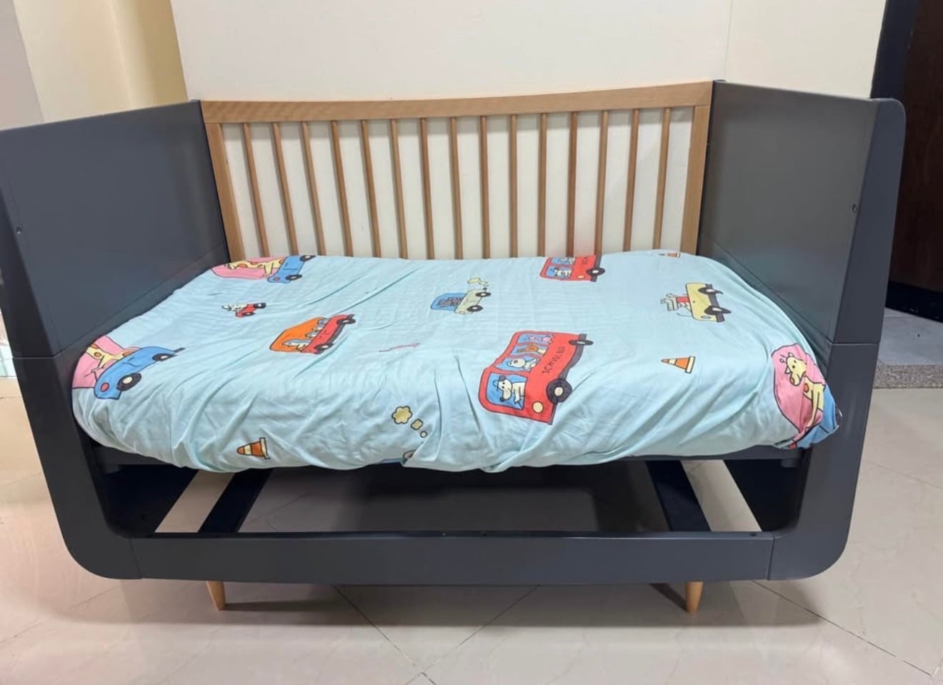 Premium baby cot/crib  - Image 4