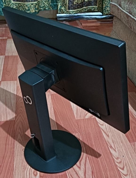 For sale Fujitsu Monitor 21.5 inch Model B22-8 TS Pro - Image 2