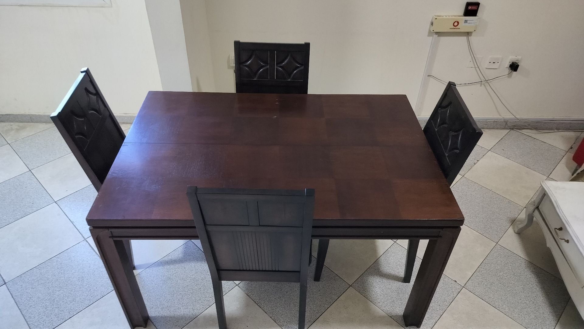 Dining table - Image 1