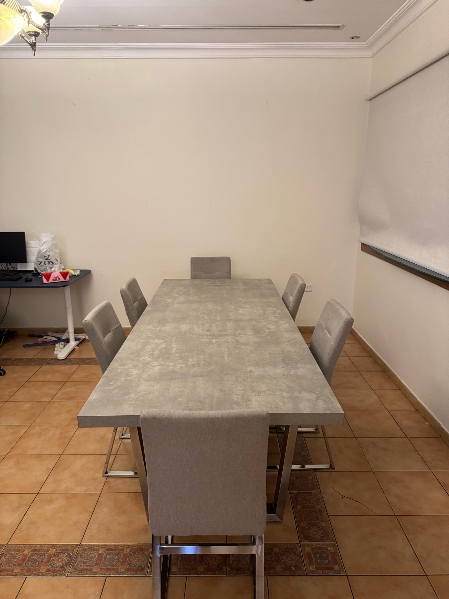Dining table with 6 chairs  - Image 4