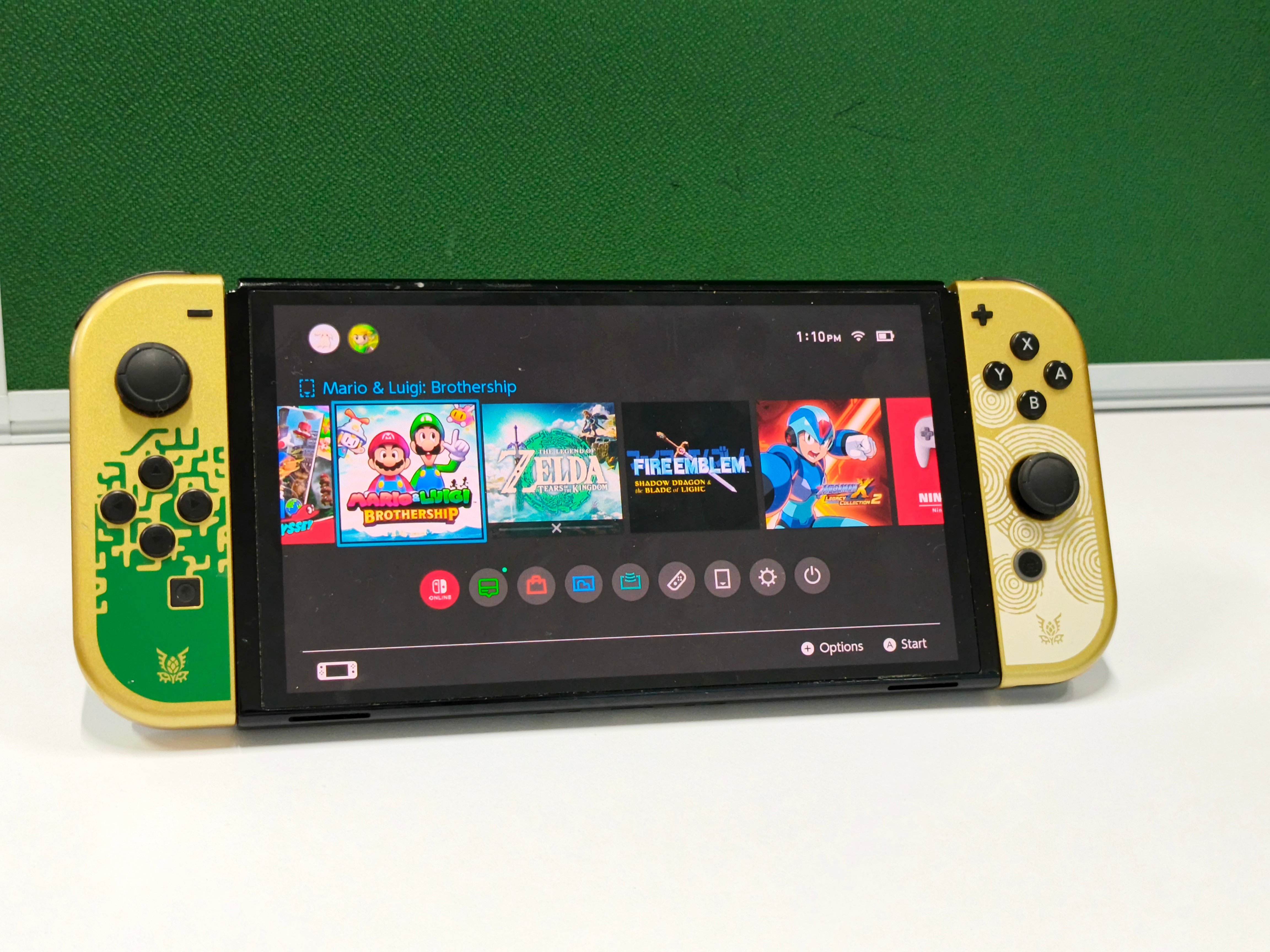 Nintendo Switch Oled ( Special edition ) + 8 premium games - Image 1
