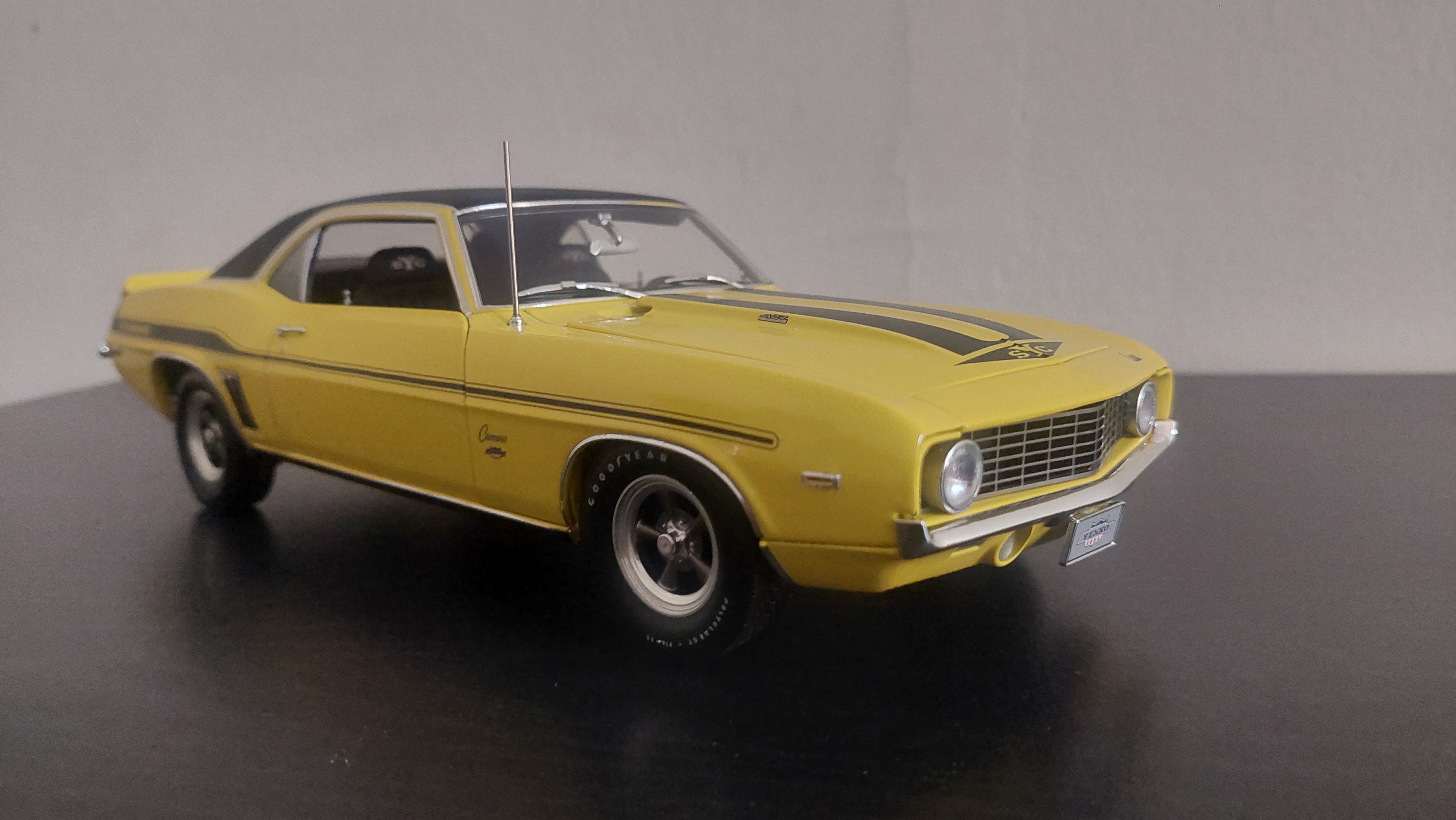 1:18 69 camaro model car  - Image 5