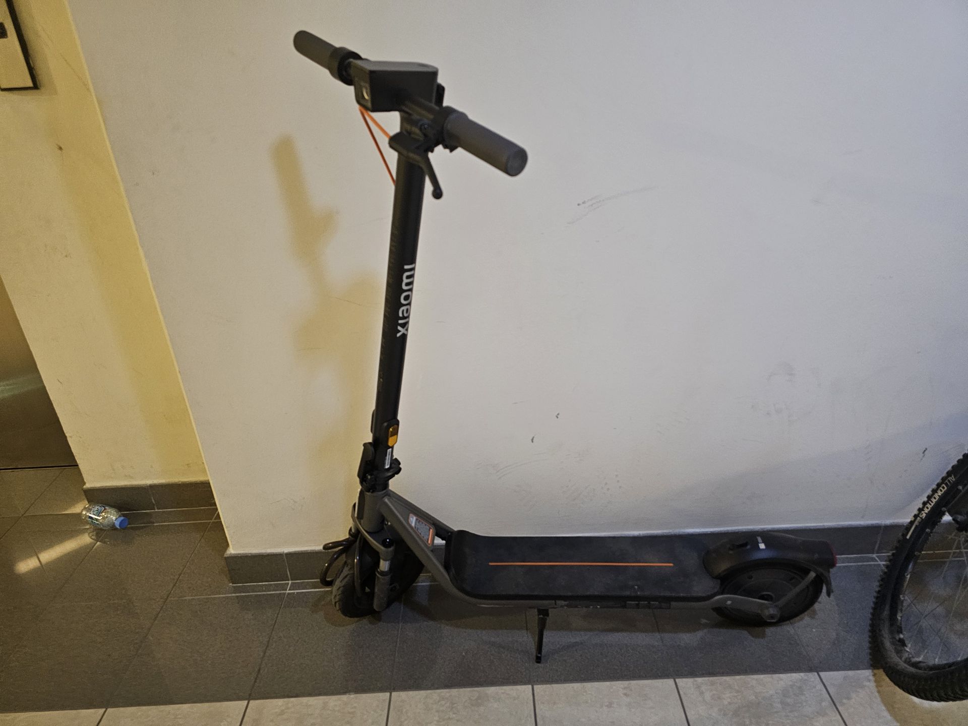 Xiaomi Electric Scooter 6 lite - used for only 2 days - Image 1