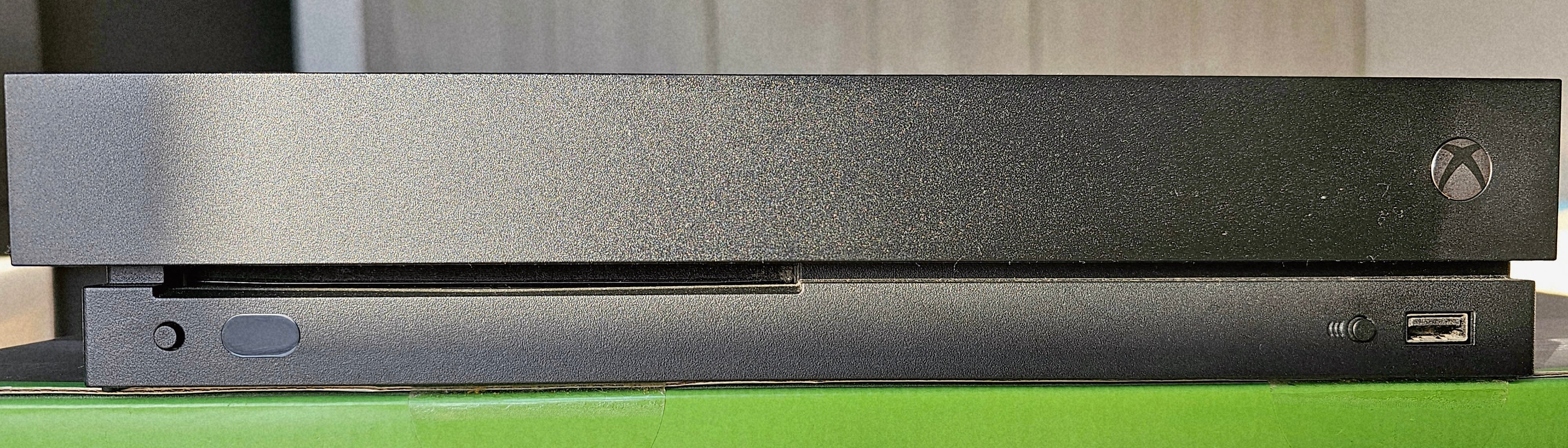 XBOX ONE X 1TB in great condition with box, controller & cable - Image 4