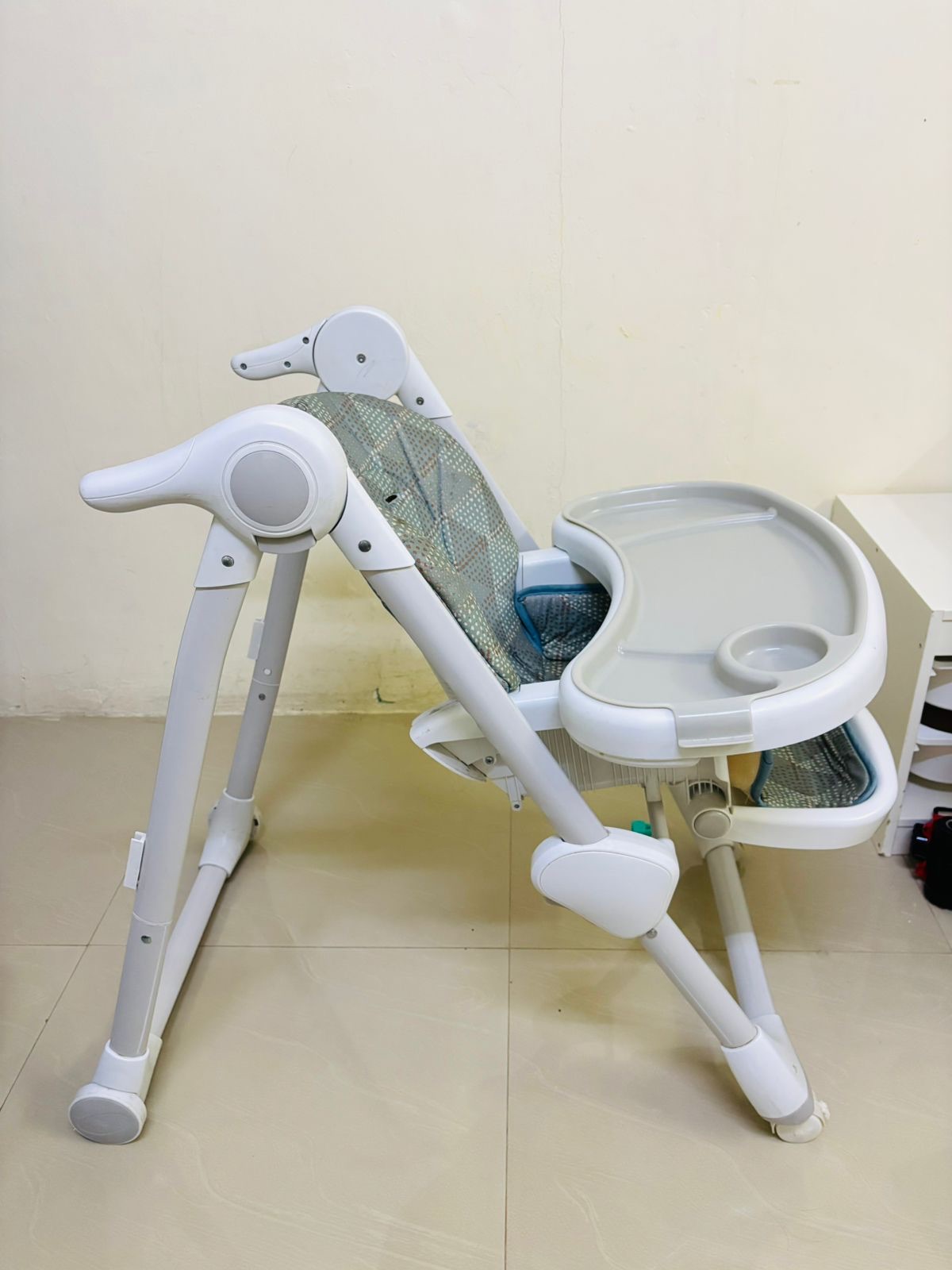 DORA BABY HIGH CHAIR  in good condition for Sale - Image 3