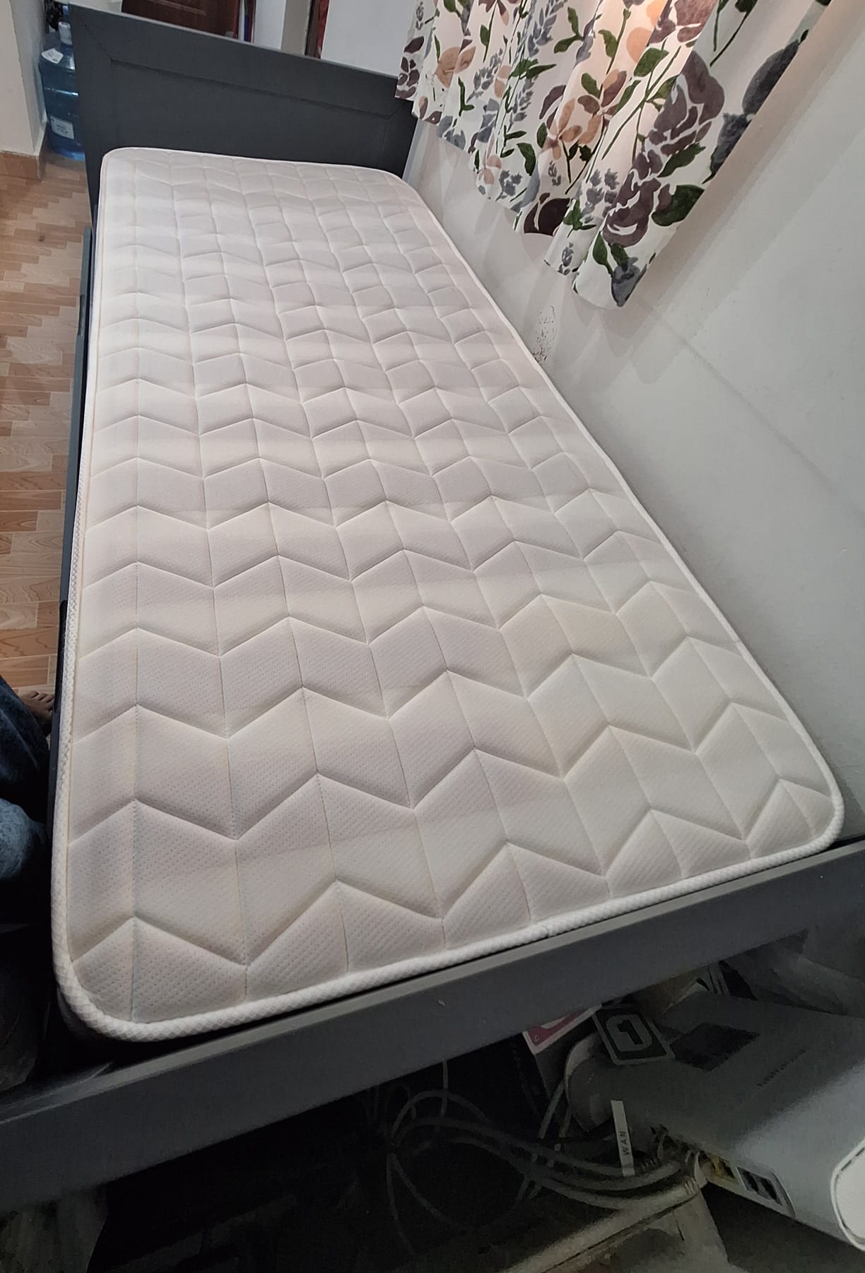 Day bed - From Pan home with single Mattress and storage - Image 3