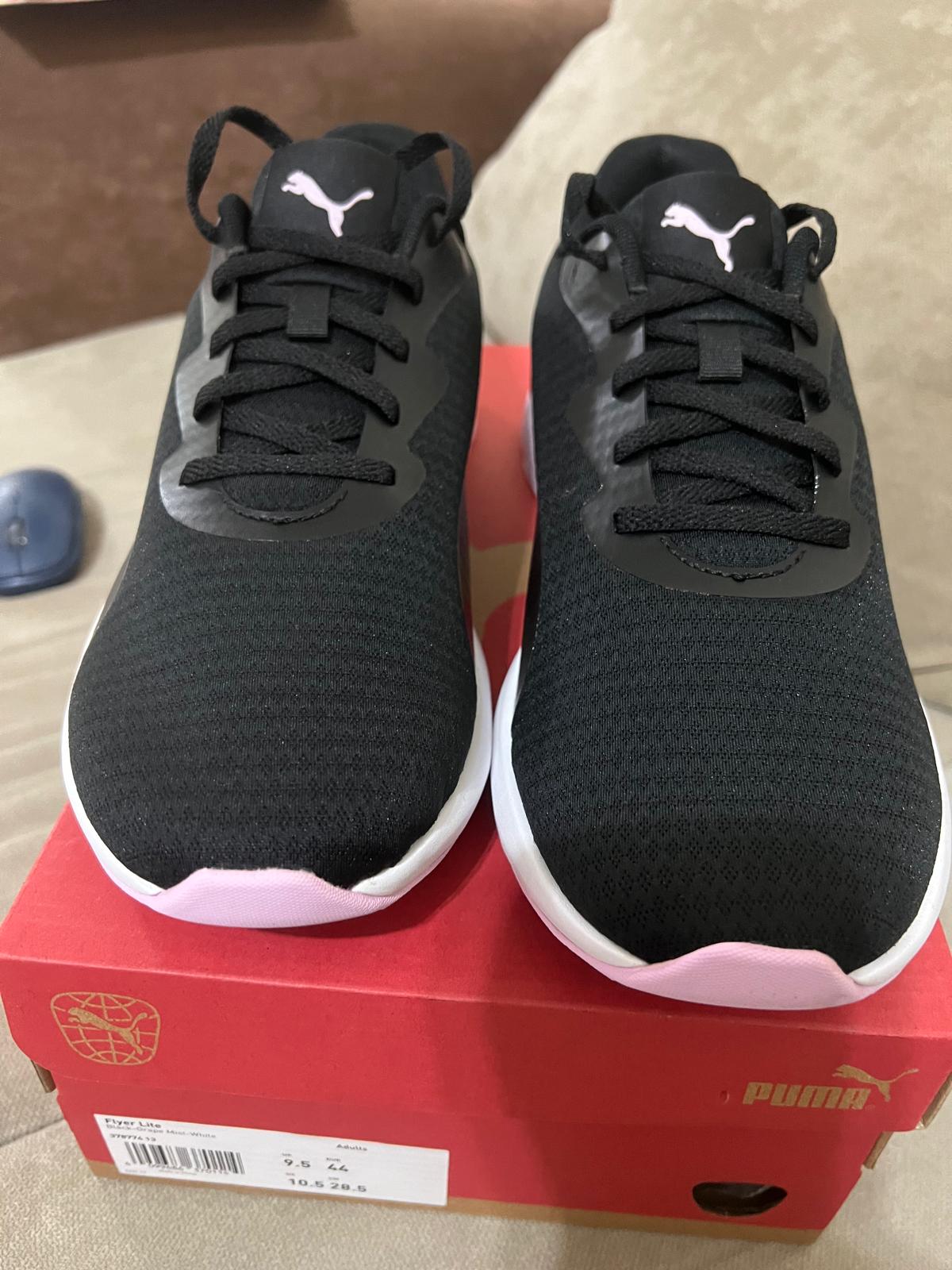 sports shoes - Image 1