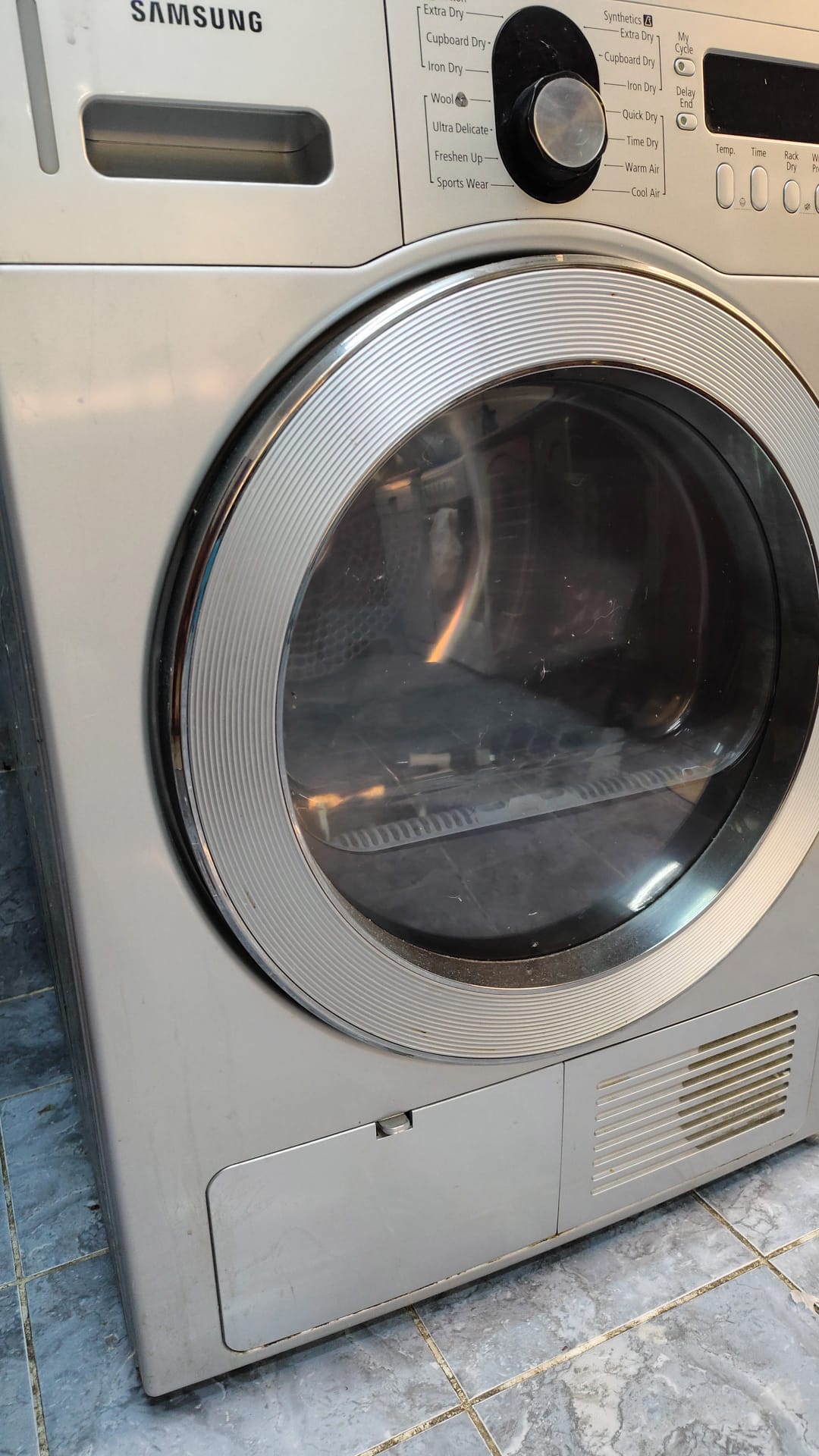 Used Big sized Samsung Dryer - Image 1