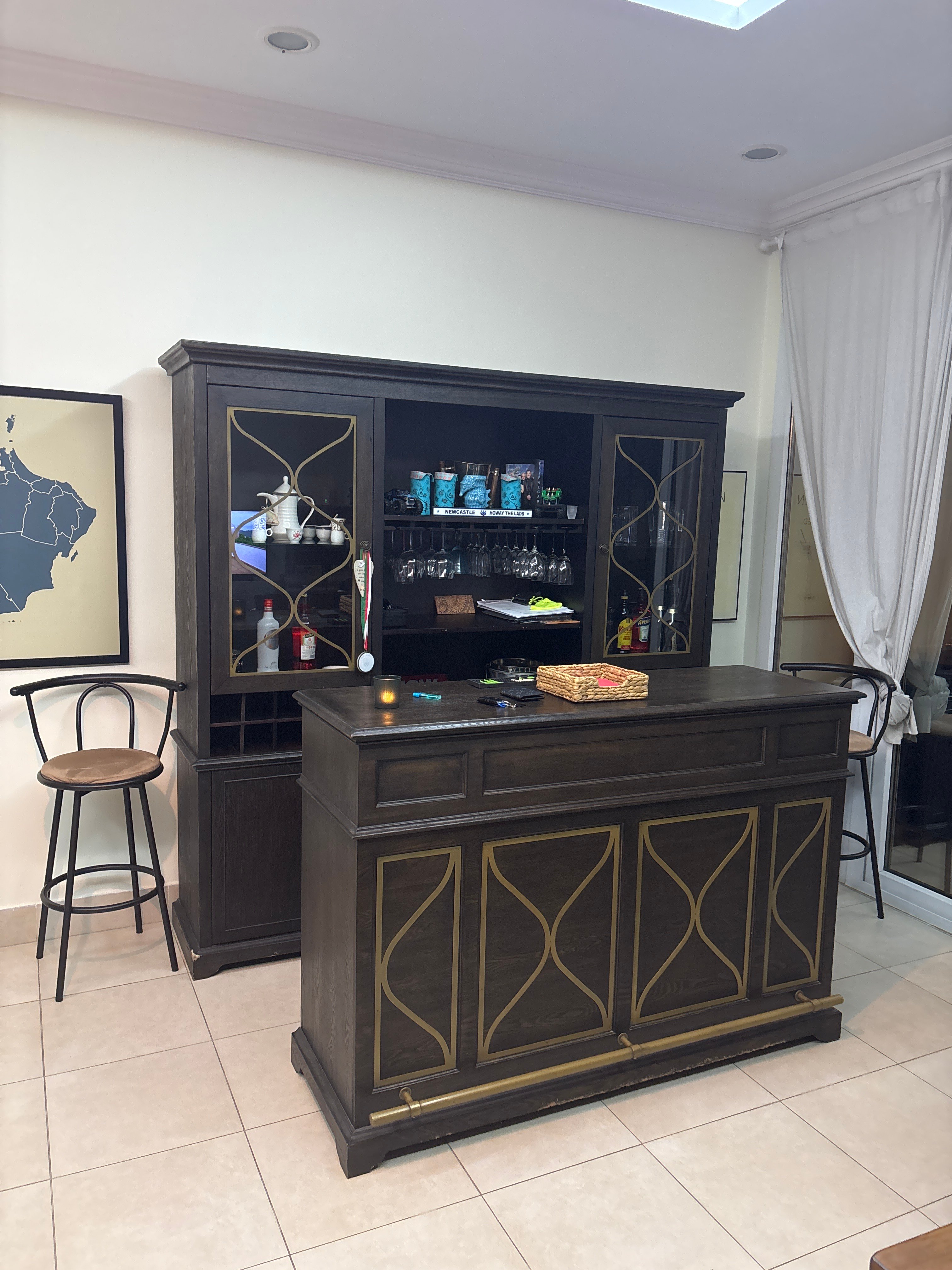 Large bar set with stools - Image 1