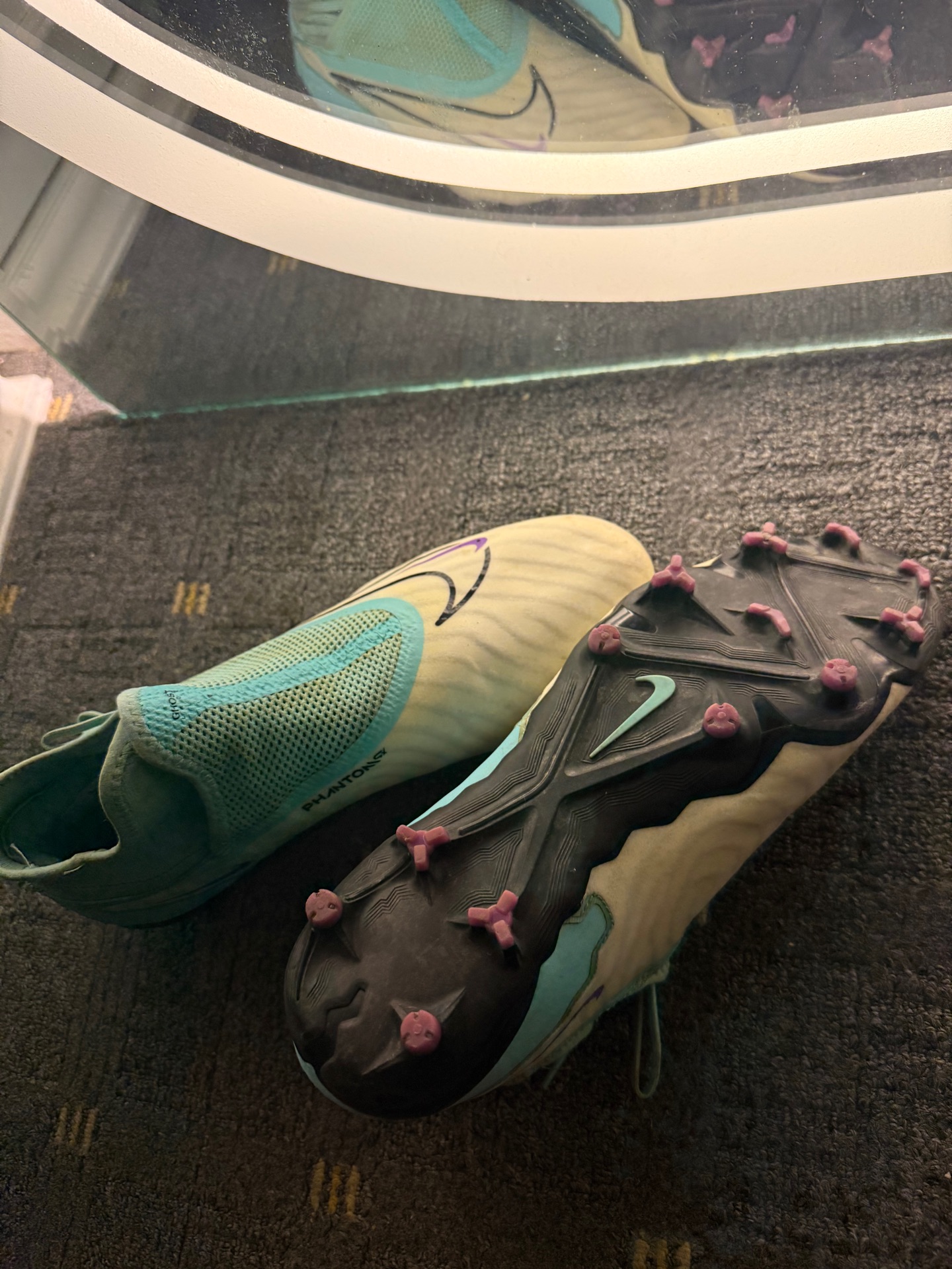 Nike phantom cleats size41* - Image 3