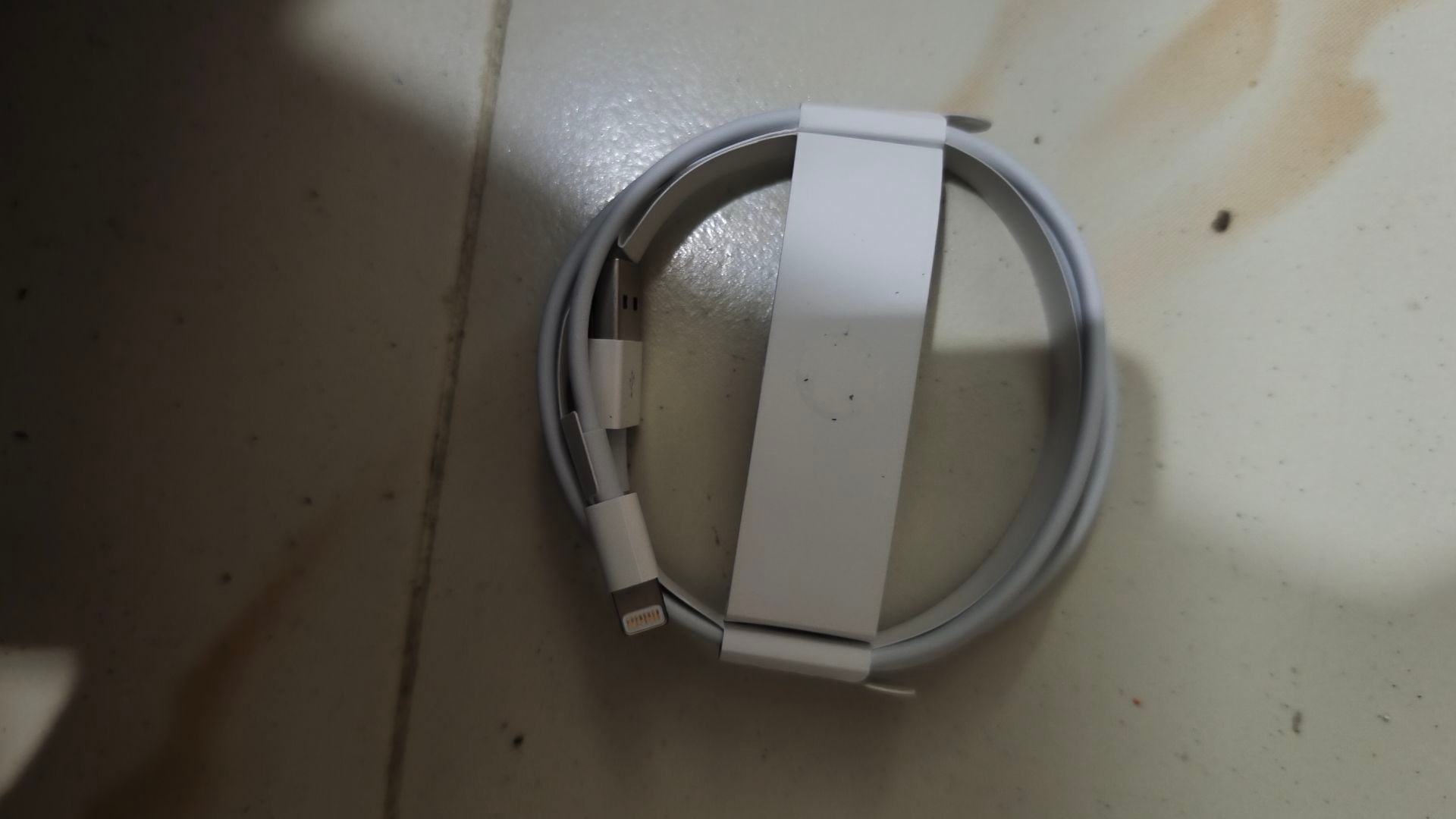كابل شاحن USB-C من Apple أصلي لم يُستخدم - Image 3