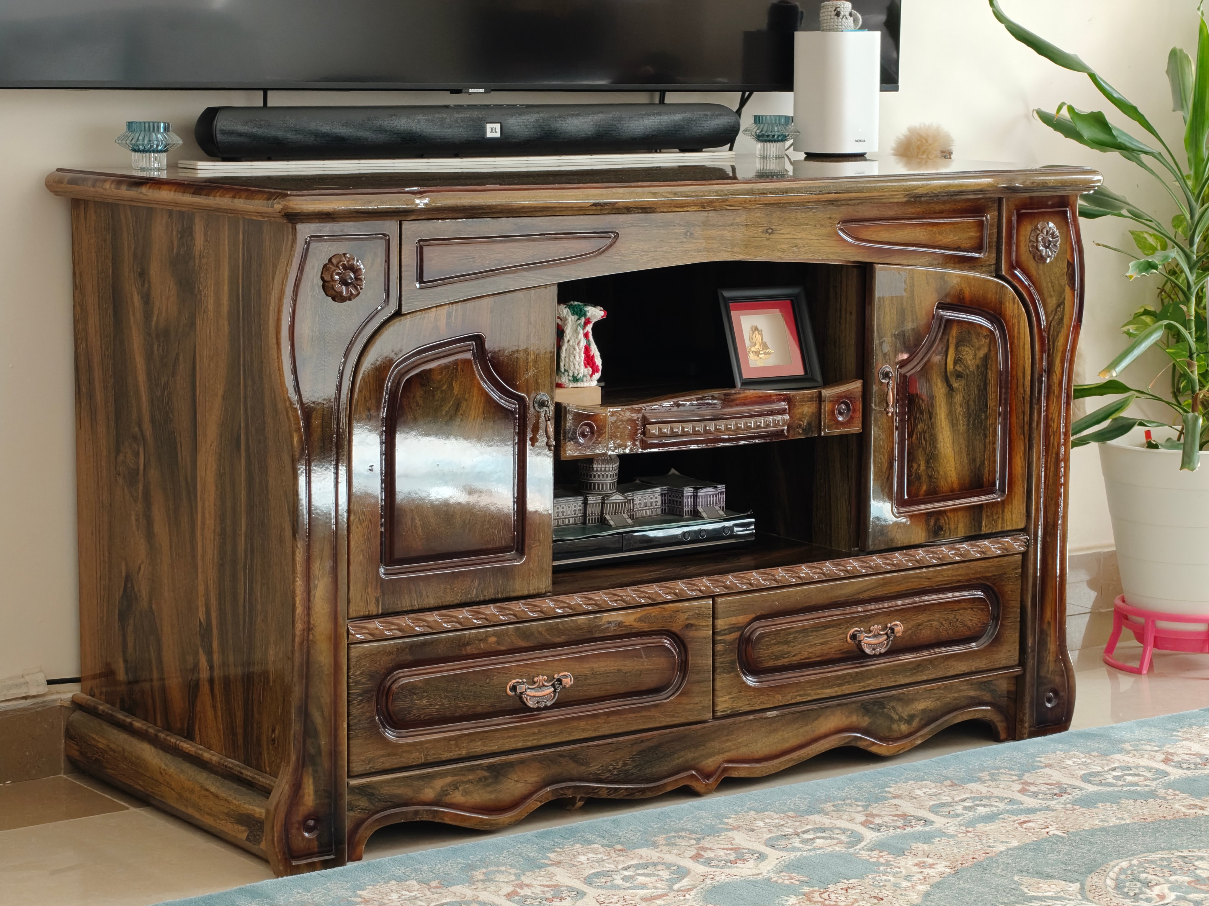 TV STAND TABLE - Image 1