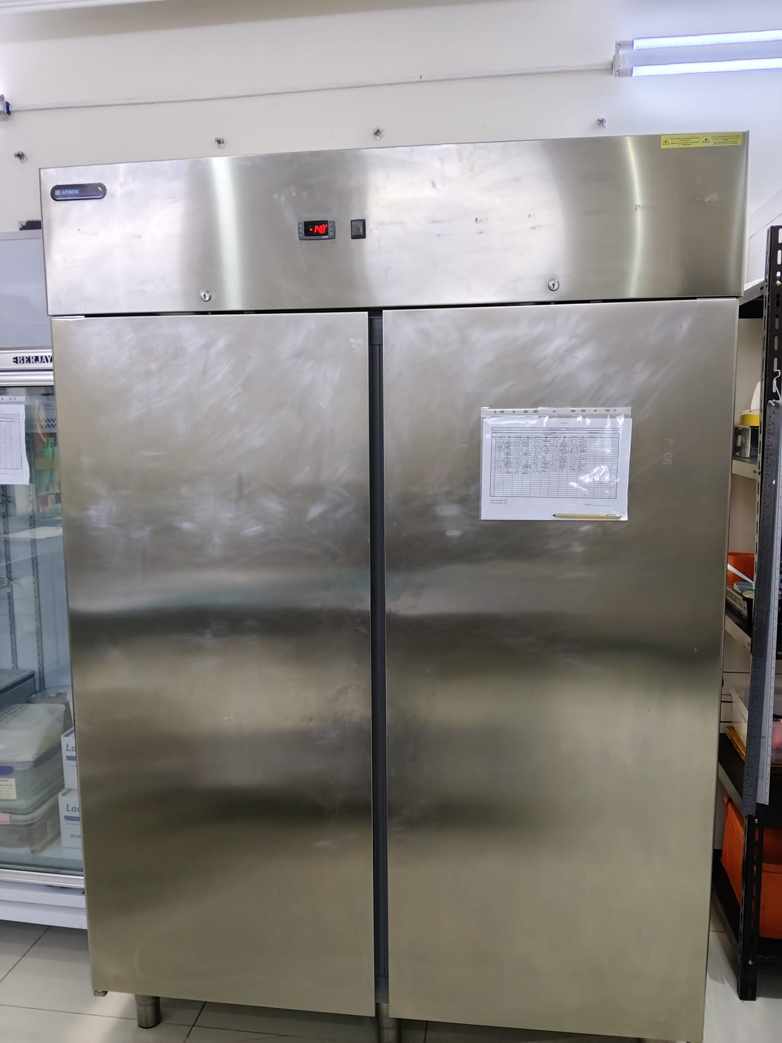 Large double door Chiller - Italy - Image 3