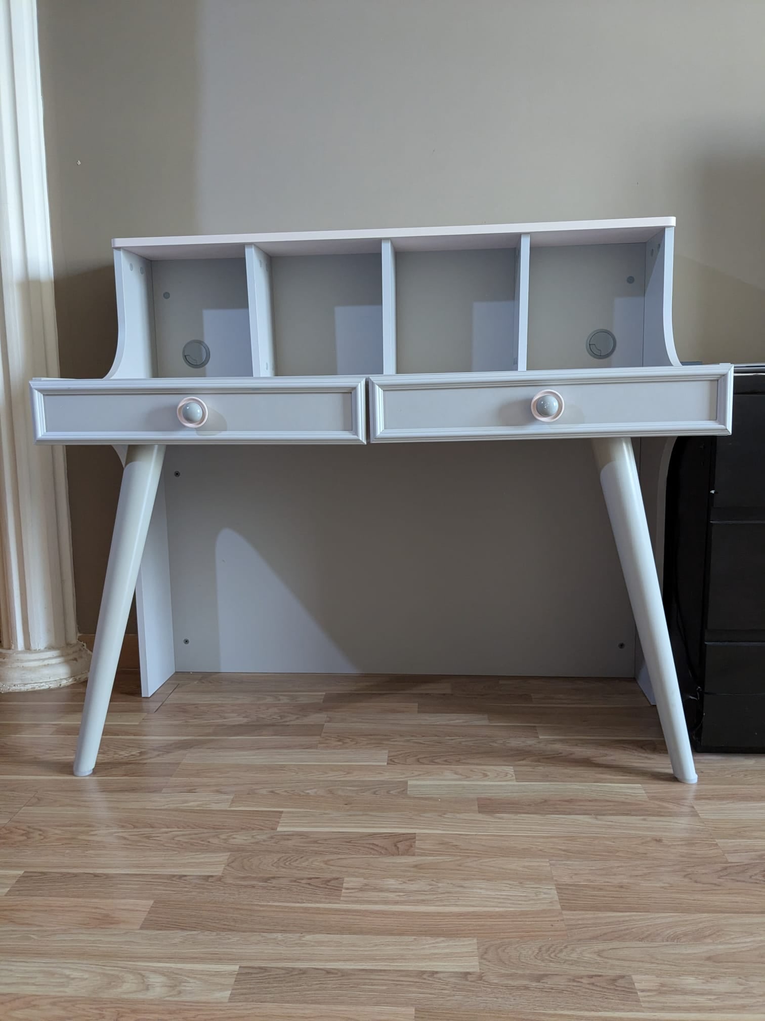 Home Centre Sweety Desk with Hutch, in very good condition, looks NEW - Image 3