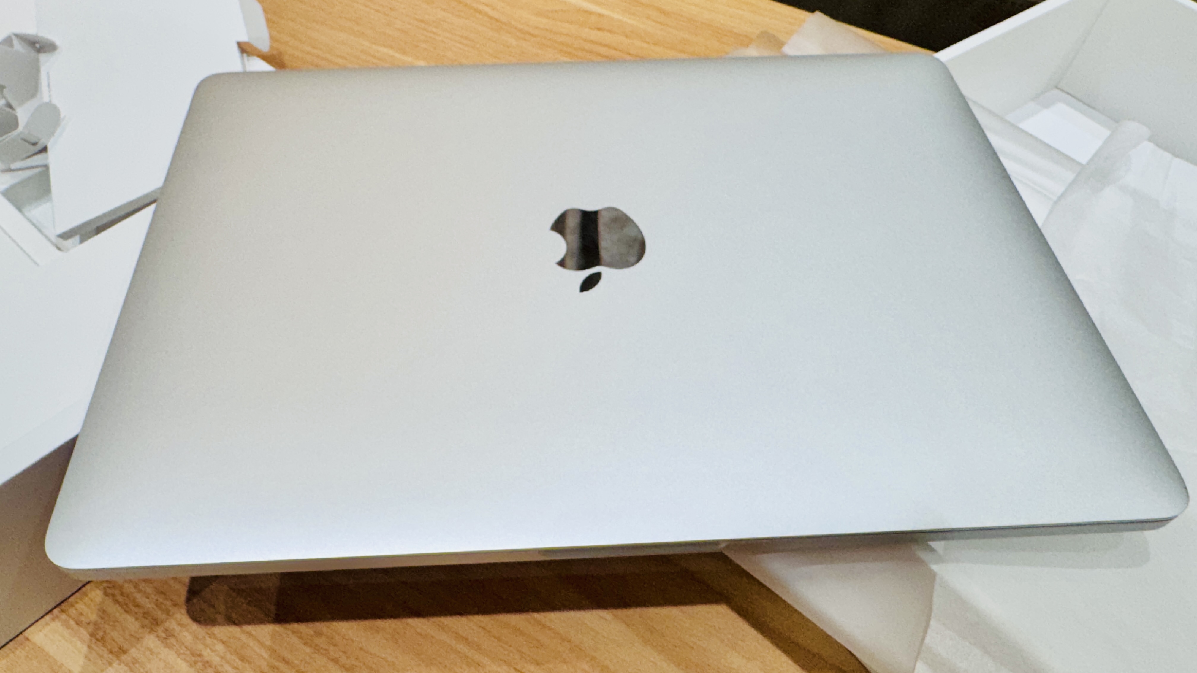 Apple MacBook Pro 13-inch M1 – 512GB – في علبته الأصلية والإيصال - Image 6