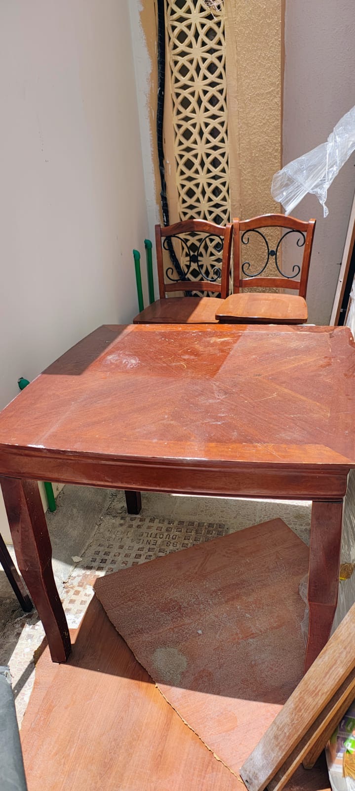 طاولة طعام مع كرسيين - Image 1