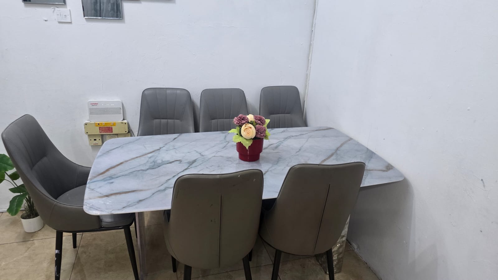 Dinning table very good condition - Image 5