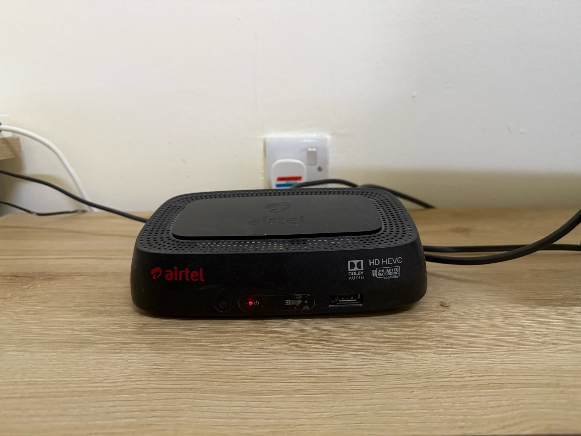 Airtel HD Set-Top Box with Dish Antenna for Sale – Moving Out Sale - Image 1