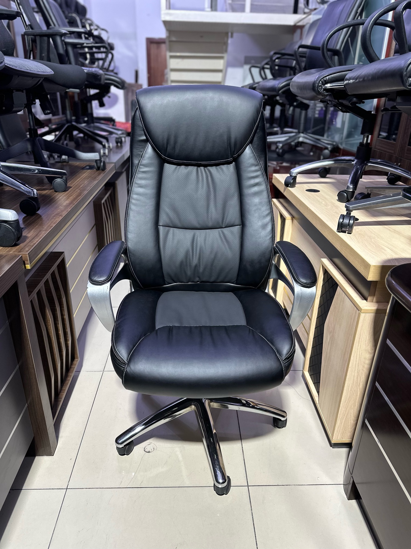 Used Office Furniture For Selling 33087737 - Image 2