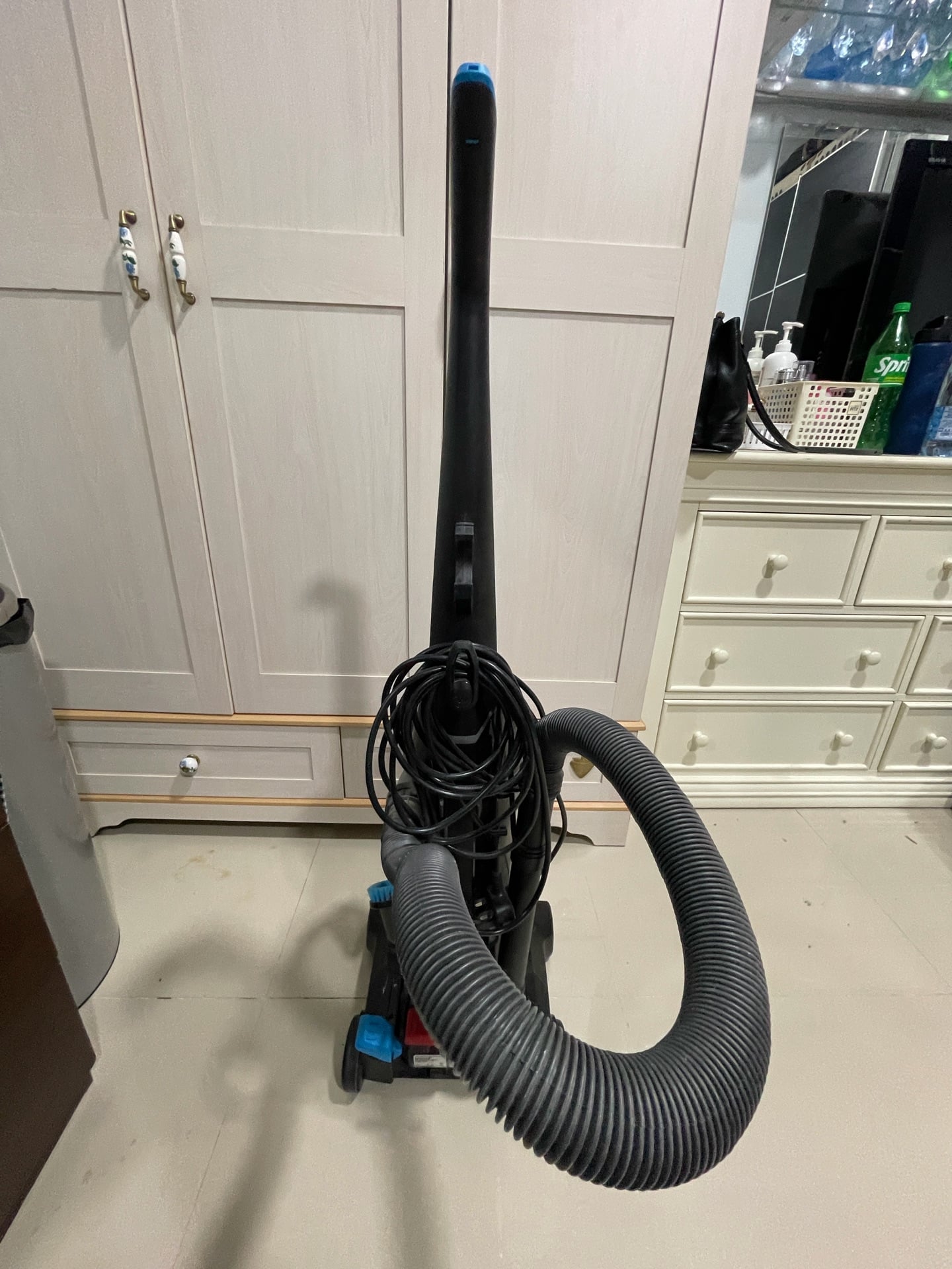 Bissel Vaccum Cleaner - Image 5