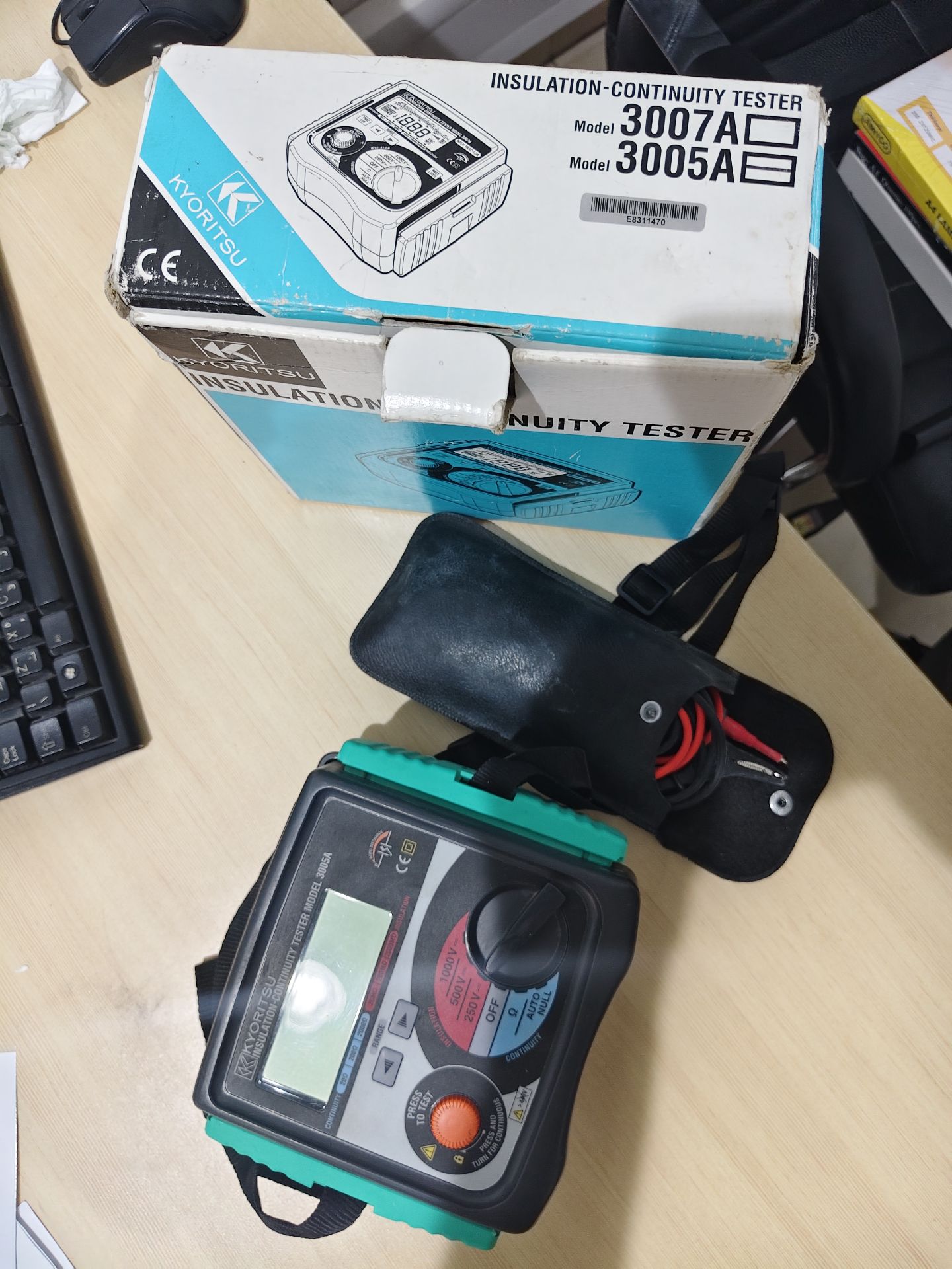 Megger insulation tester  - Image 3